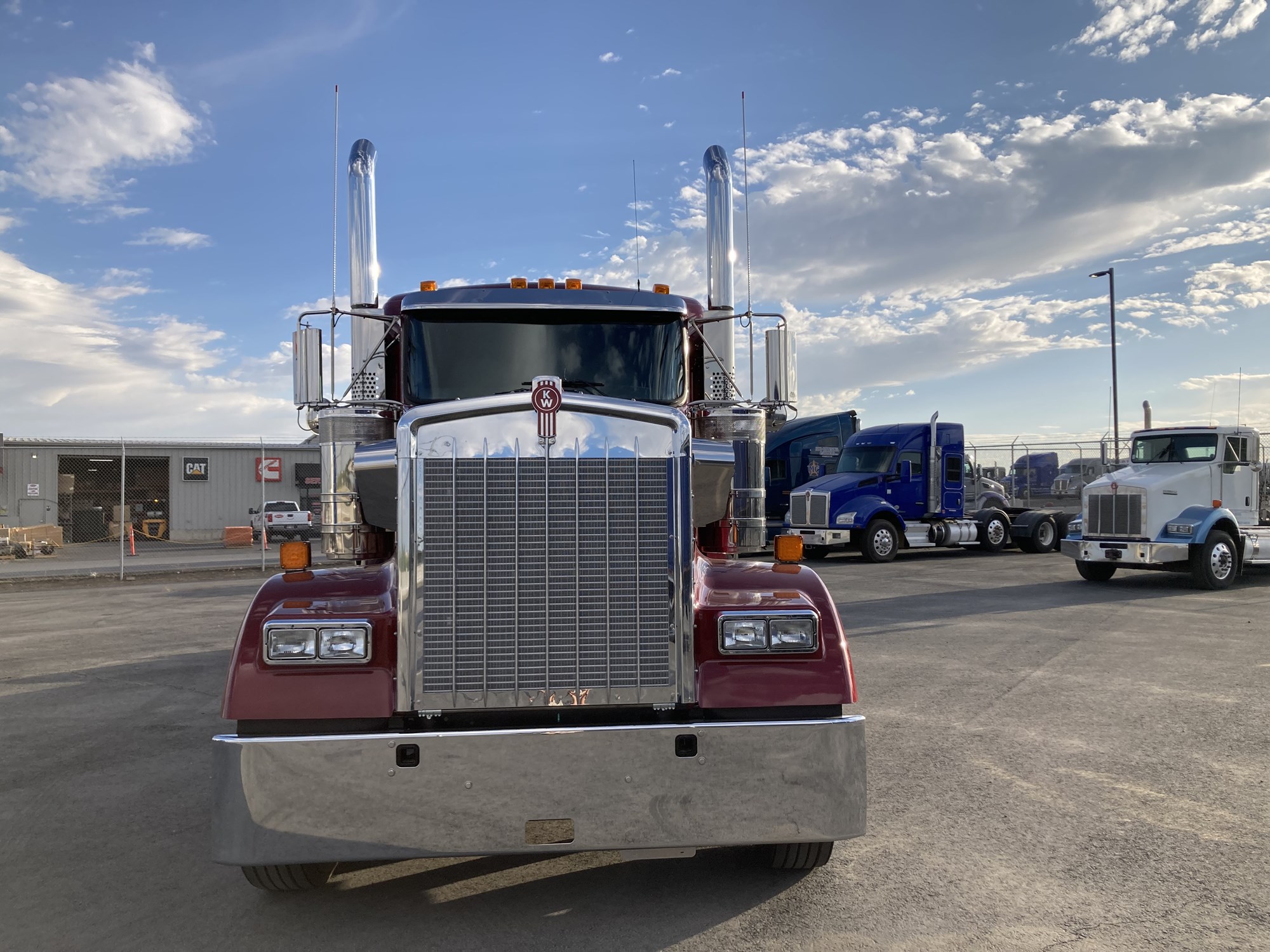 2025 Kenworth W900B - image 3 of 6