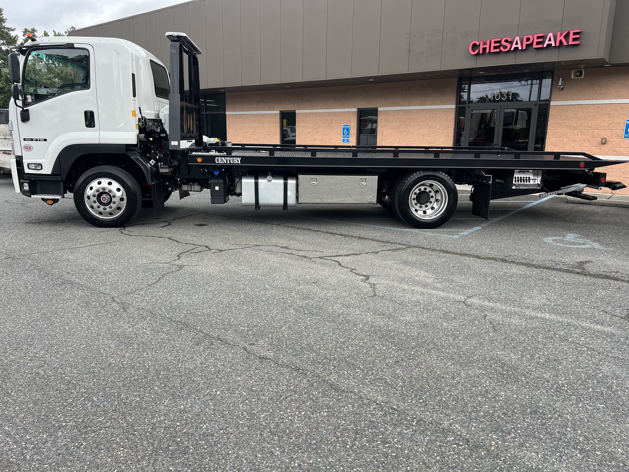 2025 Isuzu FTR MT3 - image 6 of 6