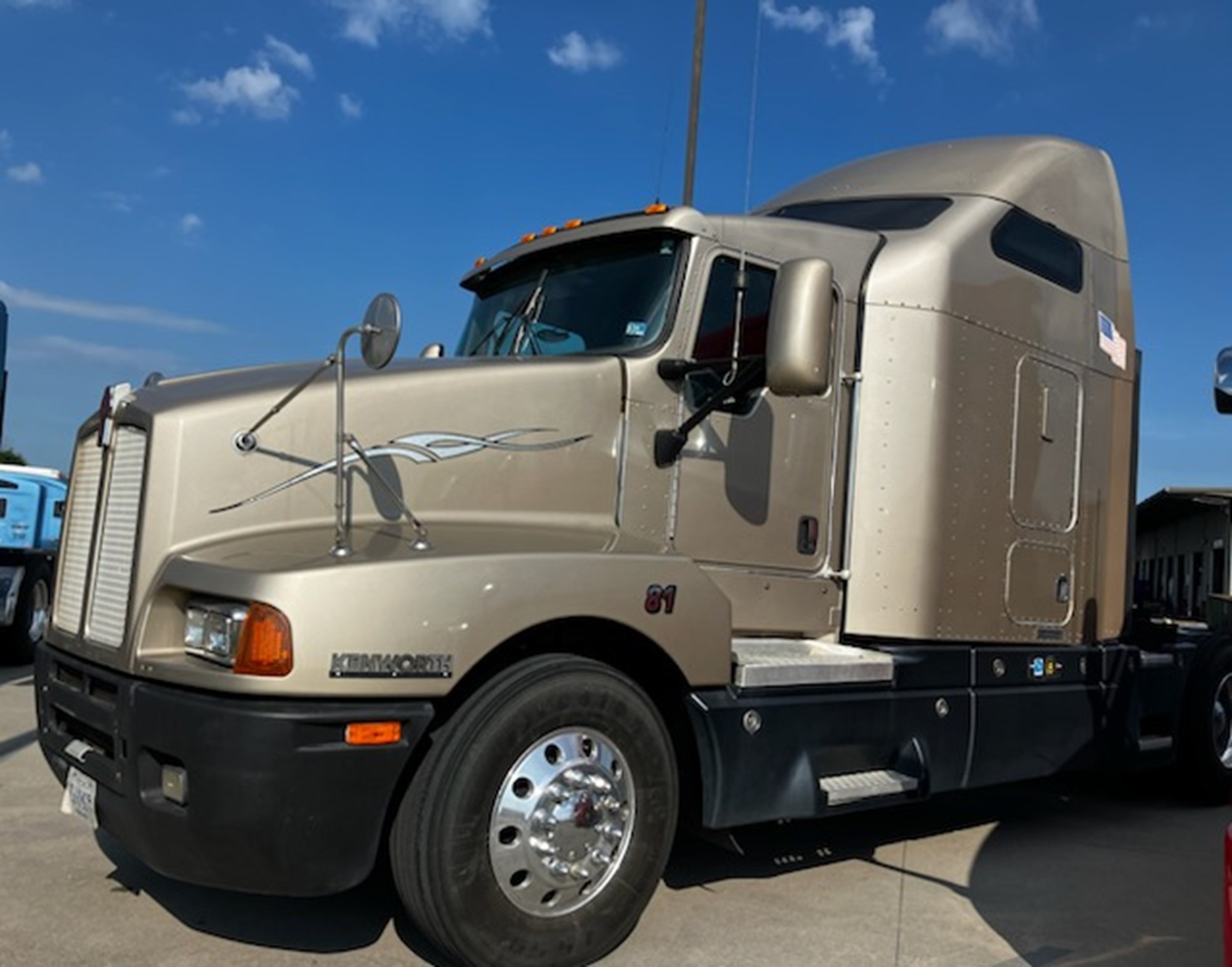 2007 Kenworth T600 - image 1 of 6