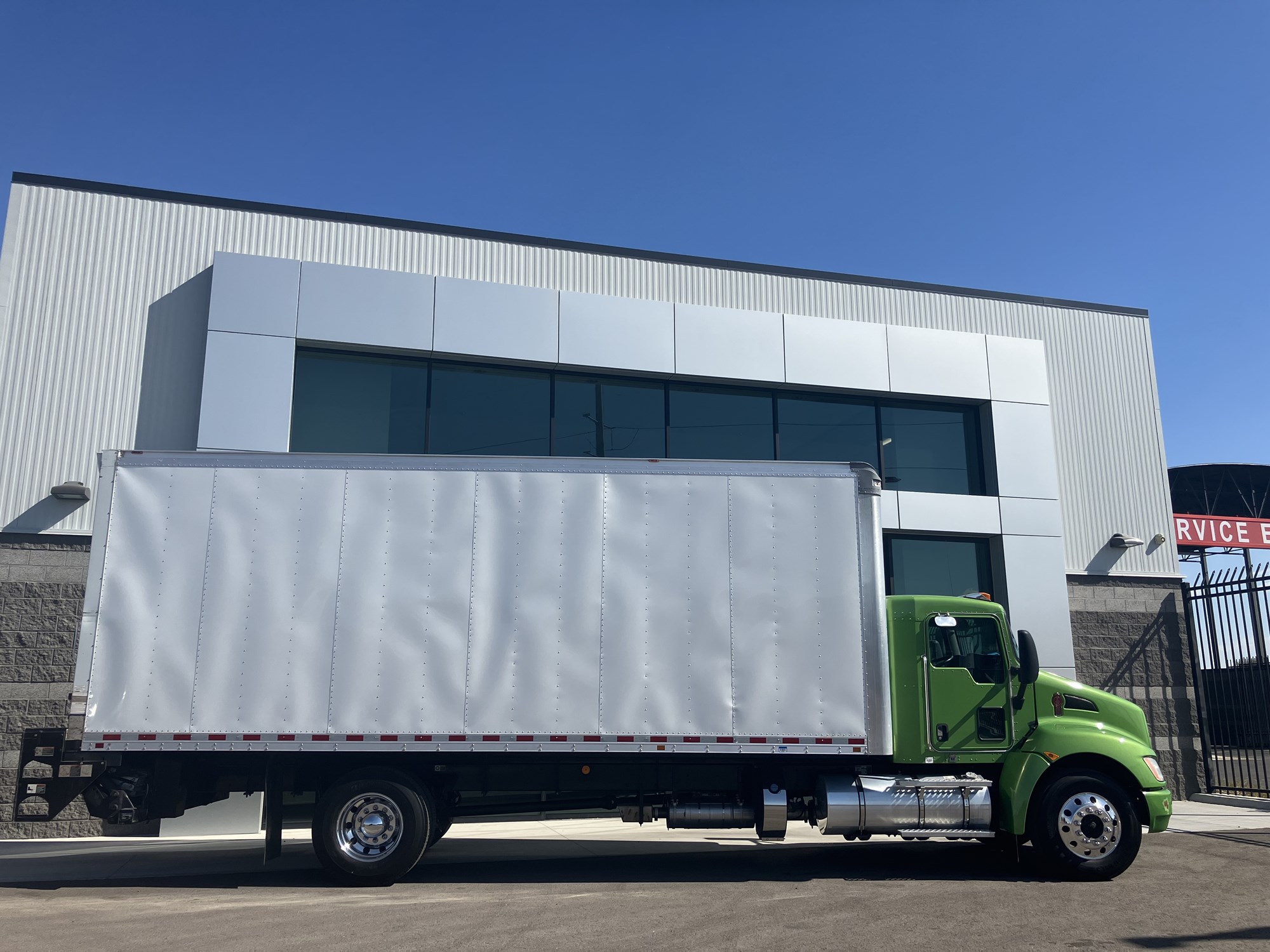 2016 Kenworth T270 - image 2 of 6