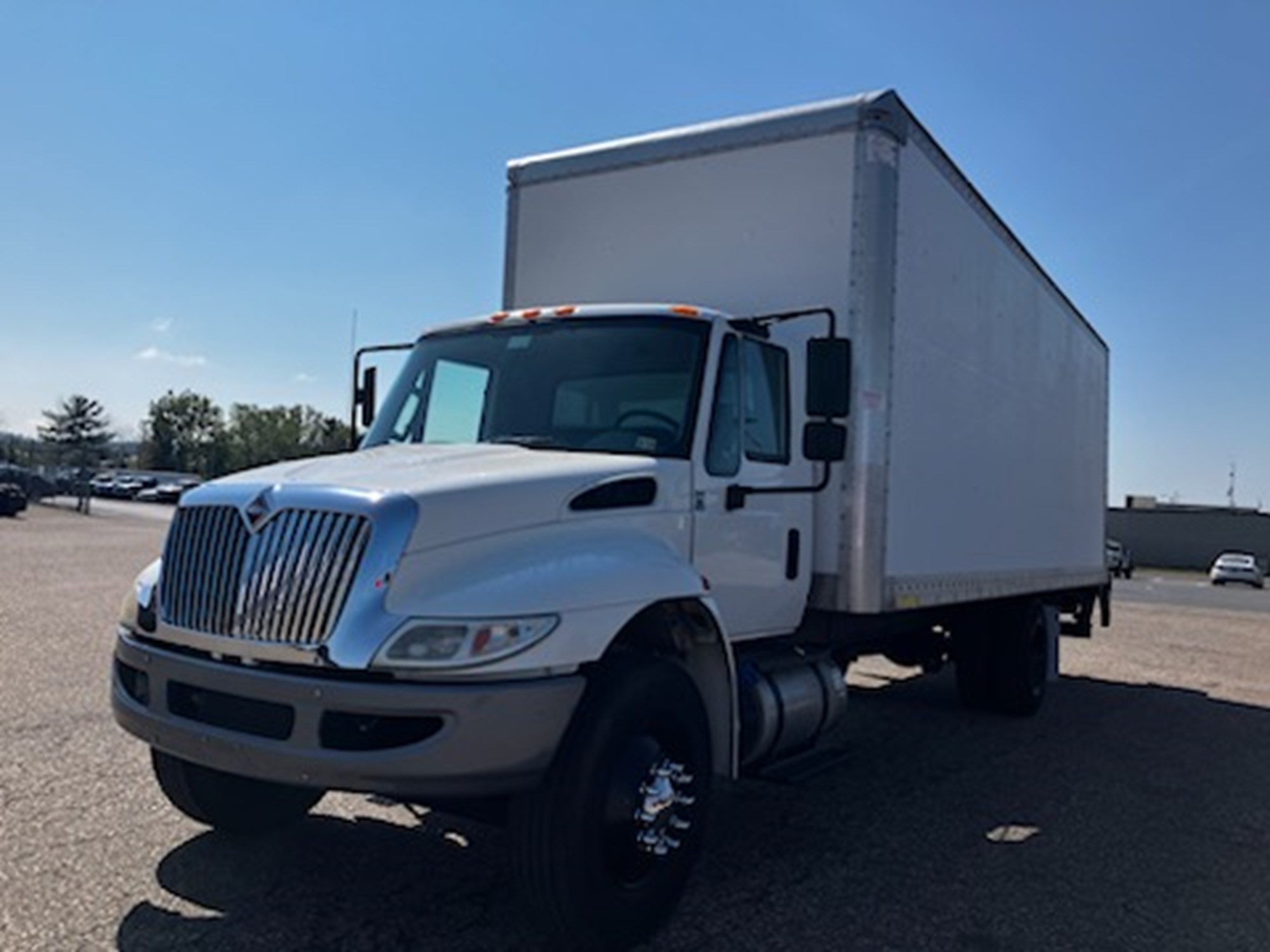 2017 International 4300 - image 1 of 6