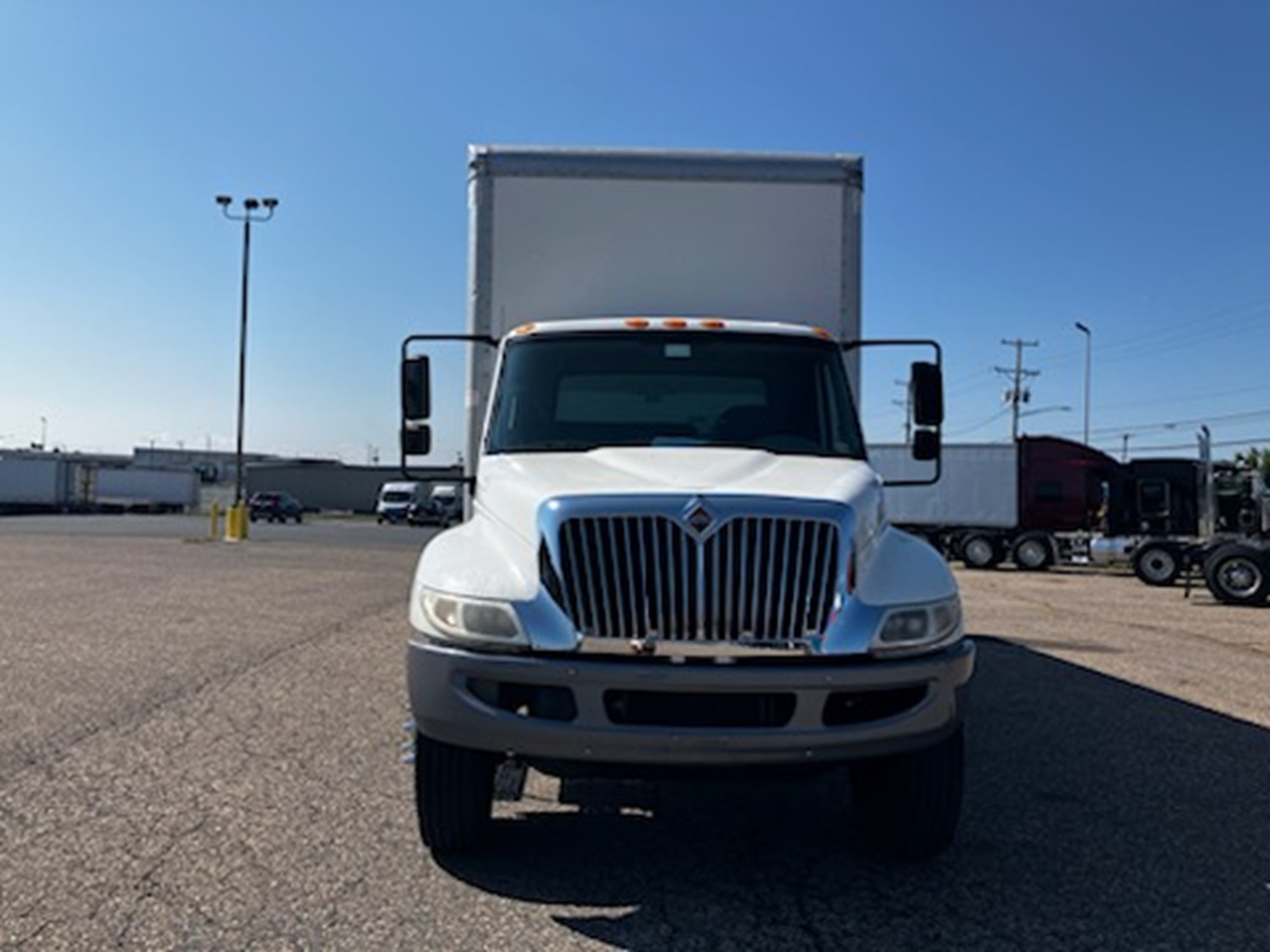 2017 International 4300 - image 2 of 6