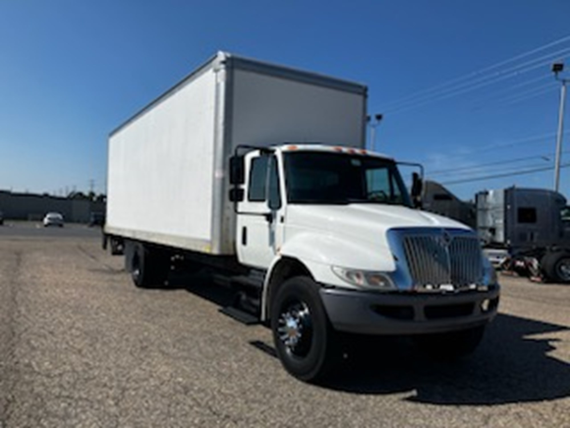 2017 International 4300 - image 3 of 6