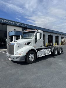 2018 Peterbilt 579 JD488905U-01