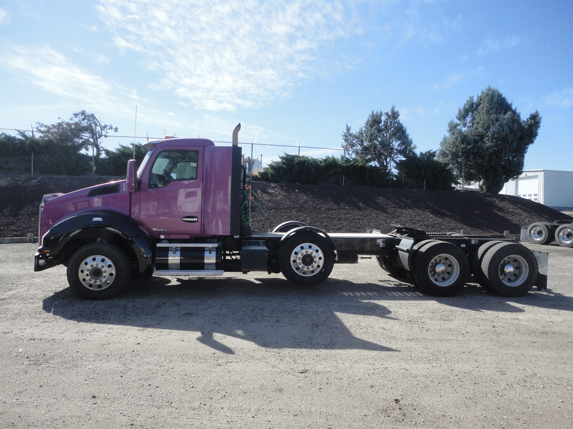 2019 Kenworth T880 - image 2 of 6