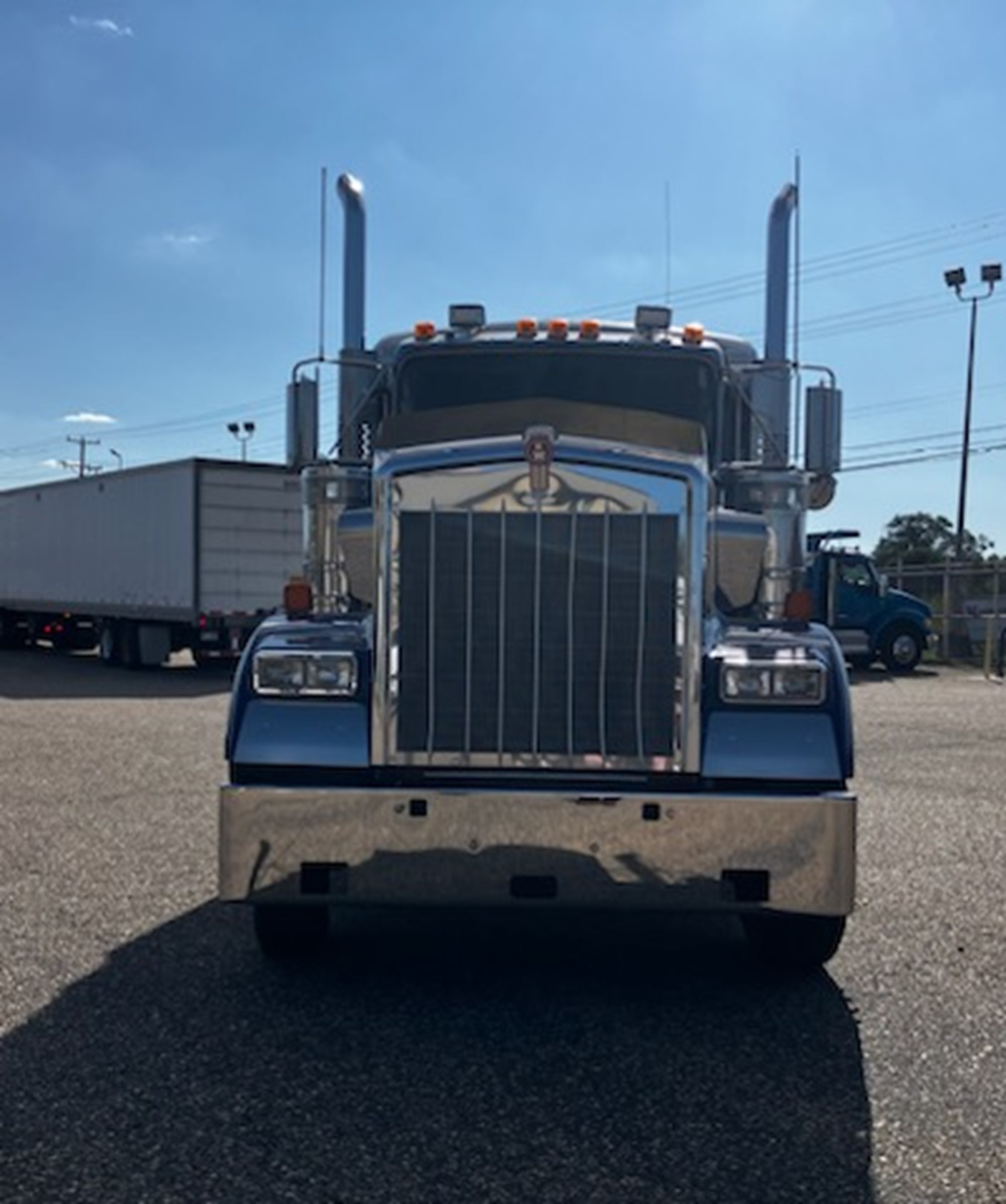 2019 Kenworth W900 - image 2 of 6