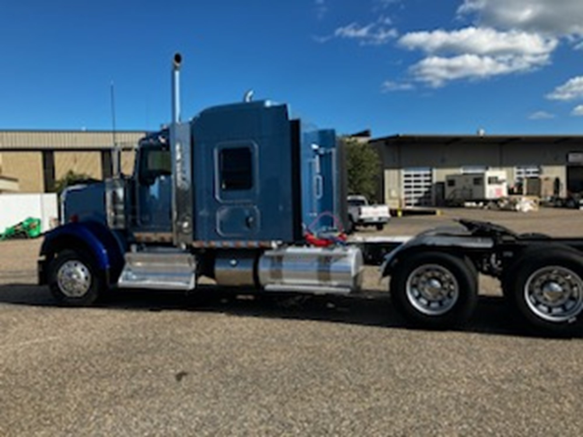 2019 Kenworth W900 - image 3 of 6