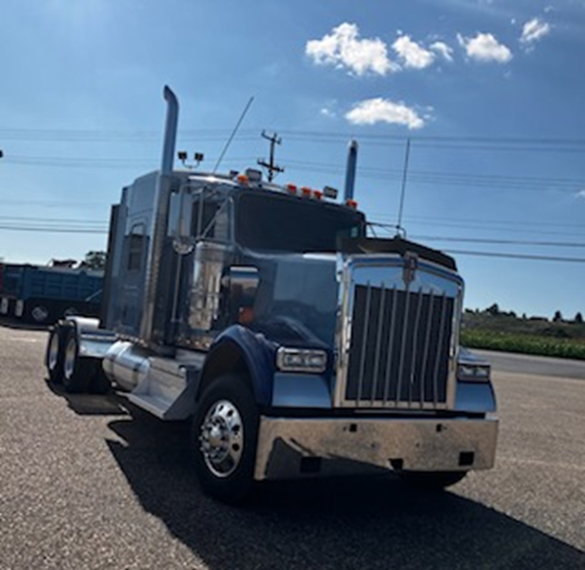 2019 Kenworth W900 - image 4 of 6