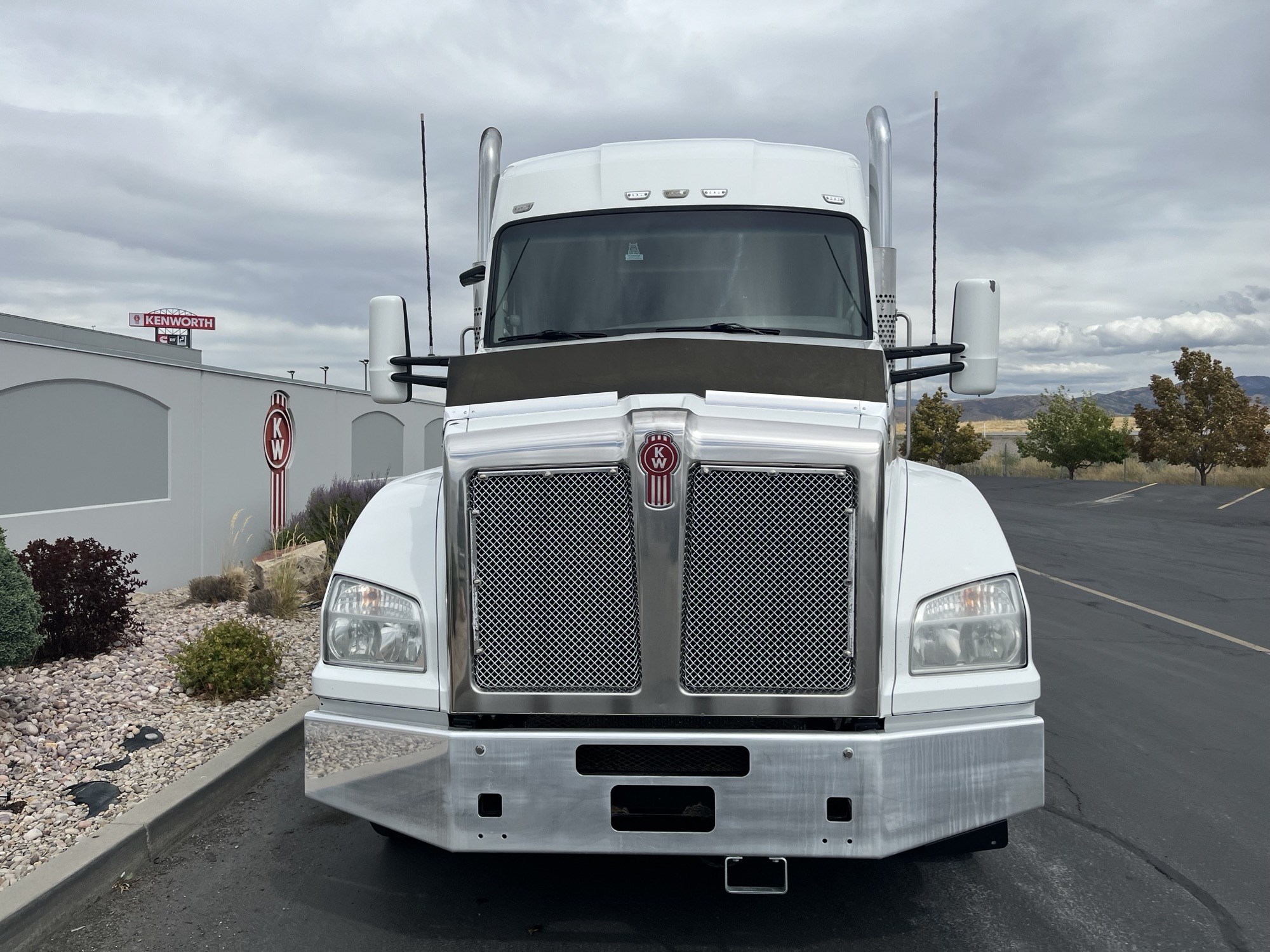 2019 Kenworth T880 - image 3 of 6