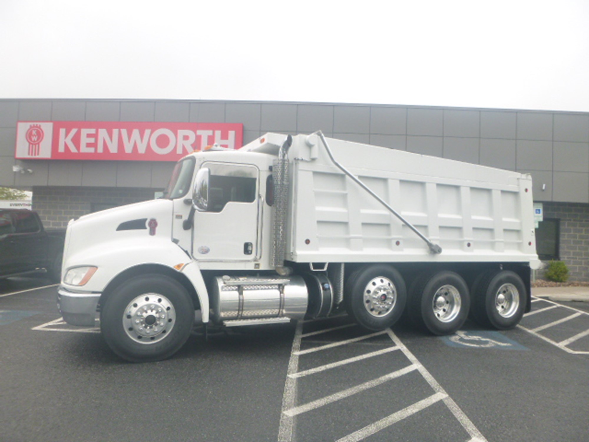 2020 Kenworth T370 - image 1 of 6