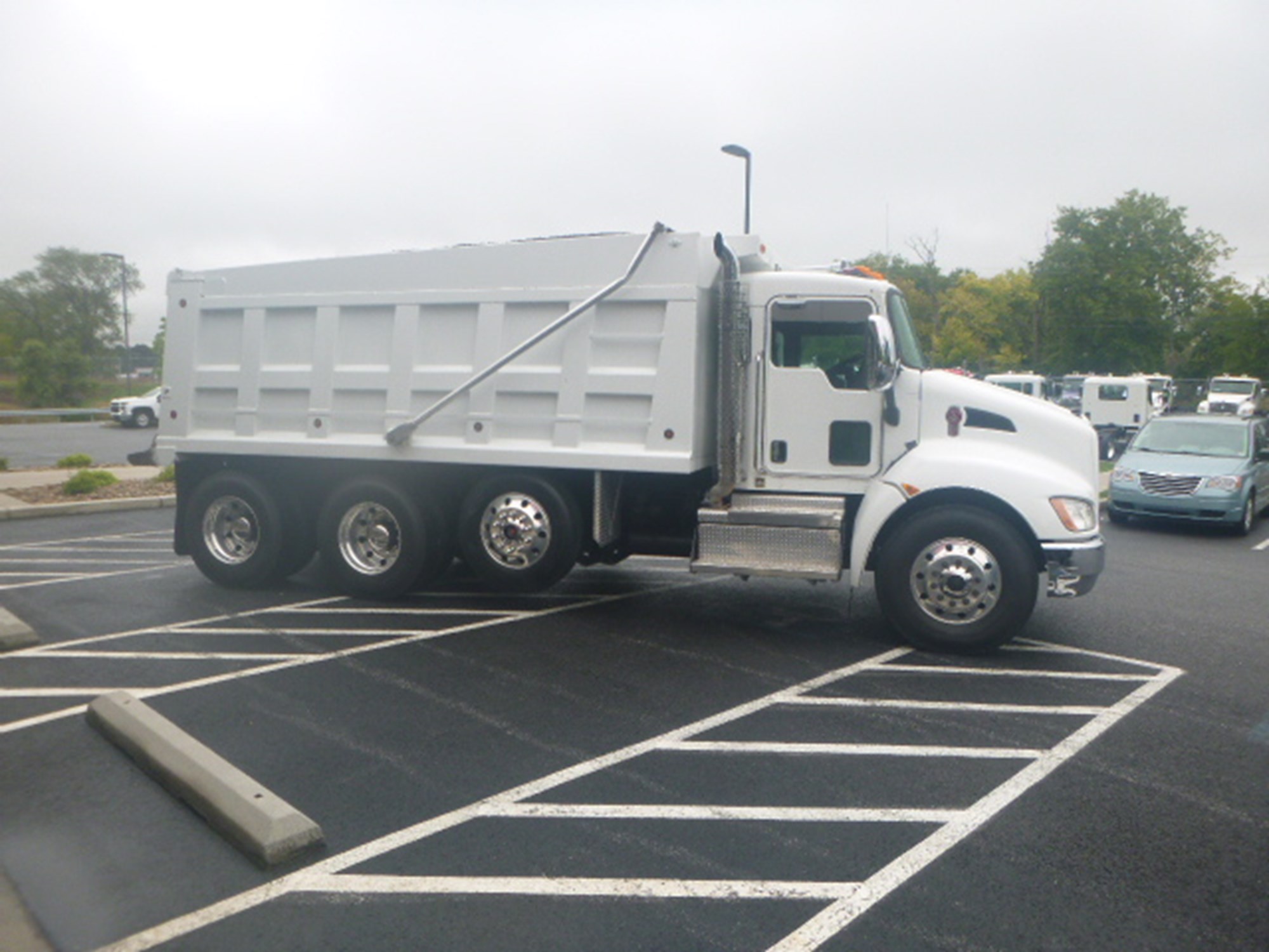 2020 Kenworth T370 - image 5 of 6