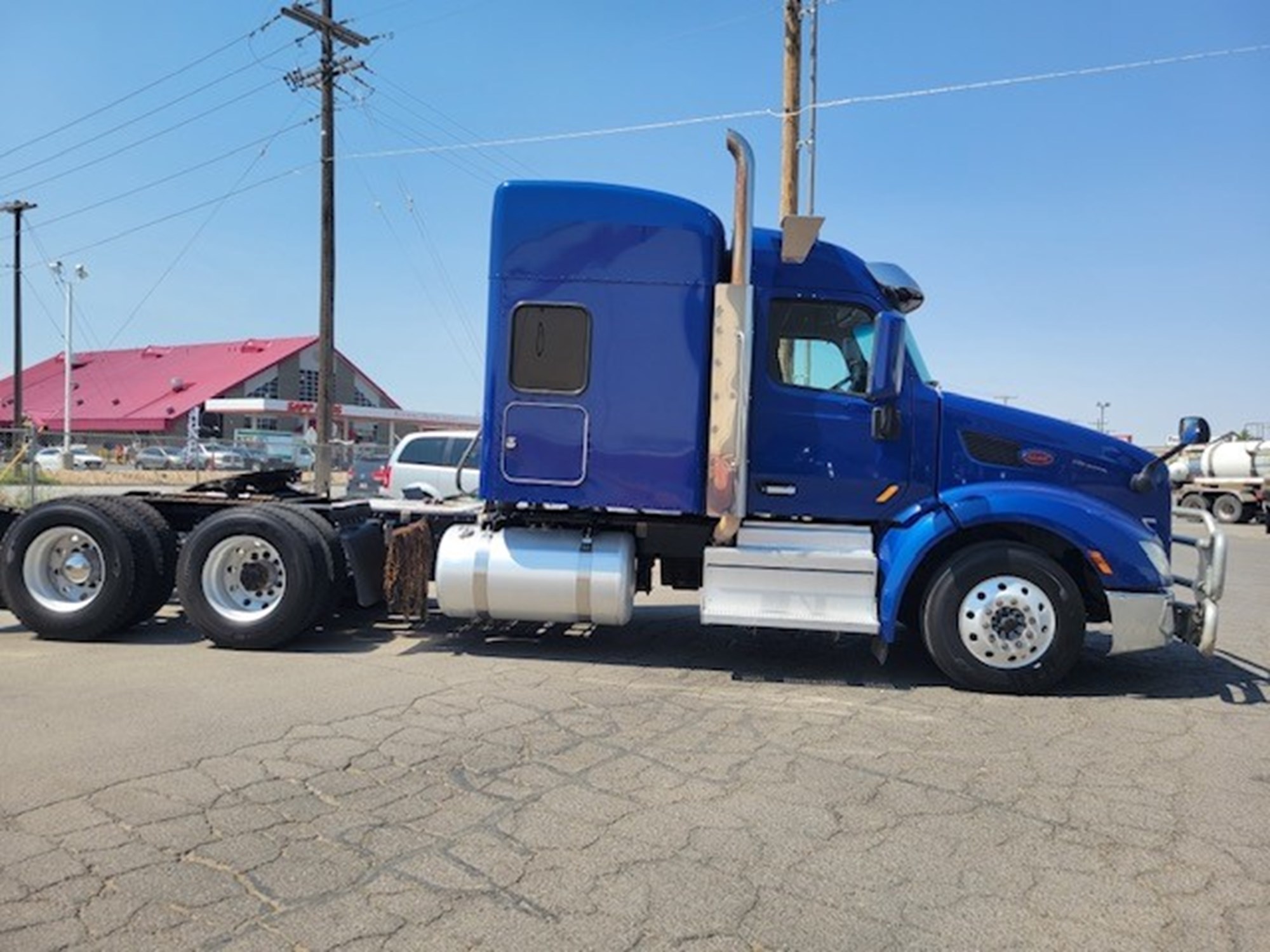 2021 Peterbilt 579 - image 1 of 3