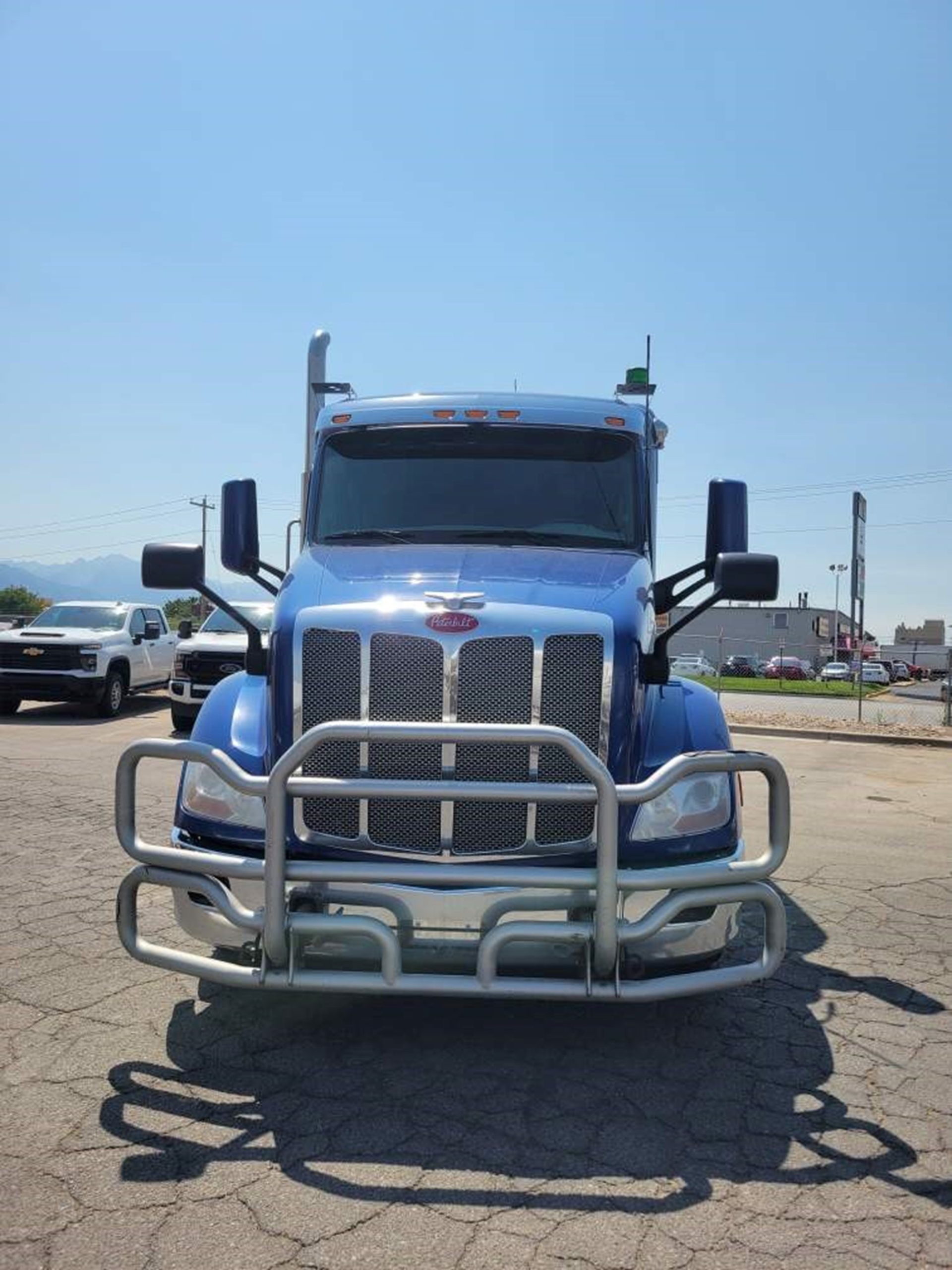 2021 Peterbilt 579 - image 3 of 3