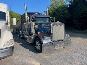 2022 Kenworth W900 NR169564U-01