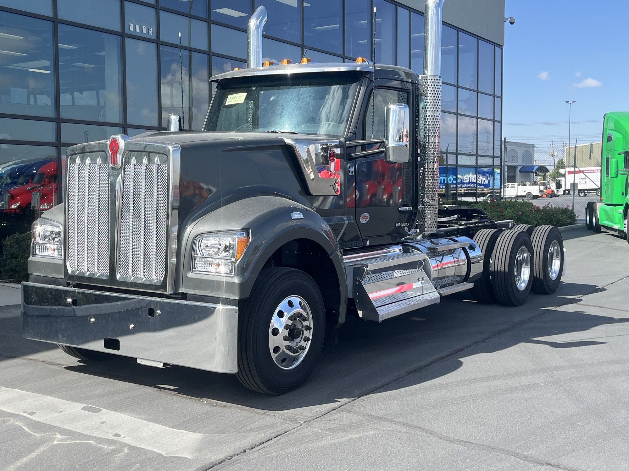 2025 Kenworth W990 - image 1 of 3