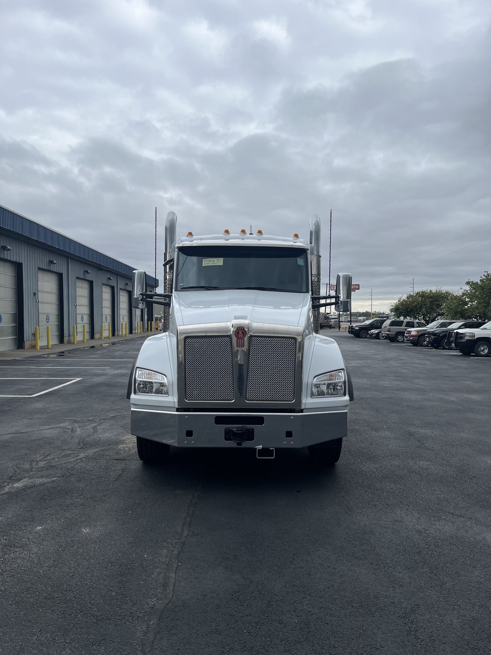 2025 Kenworth T880 - image 2 of 6