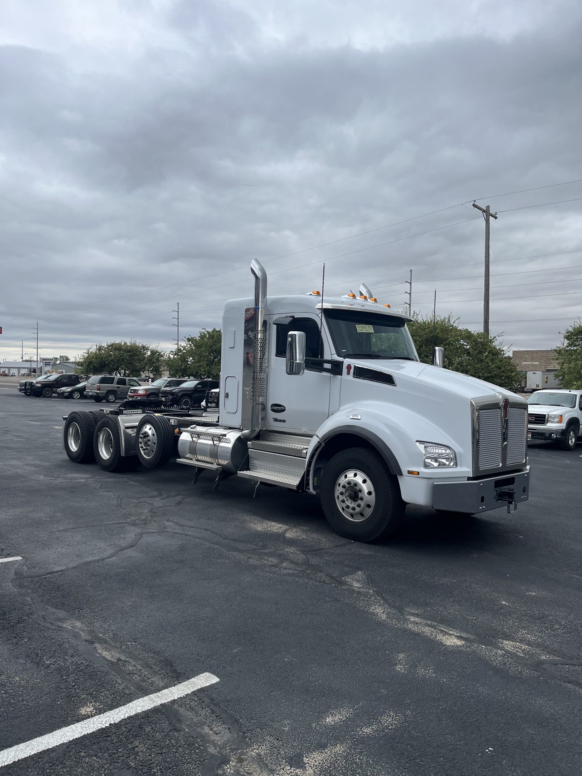 2025 Kenworth T880 - image 3 of 6