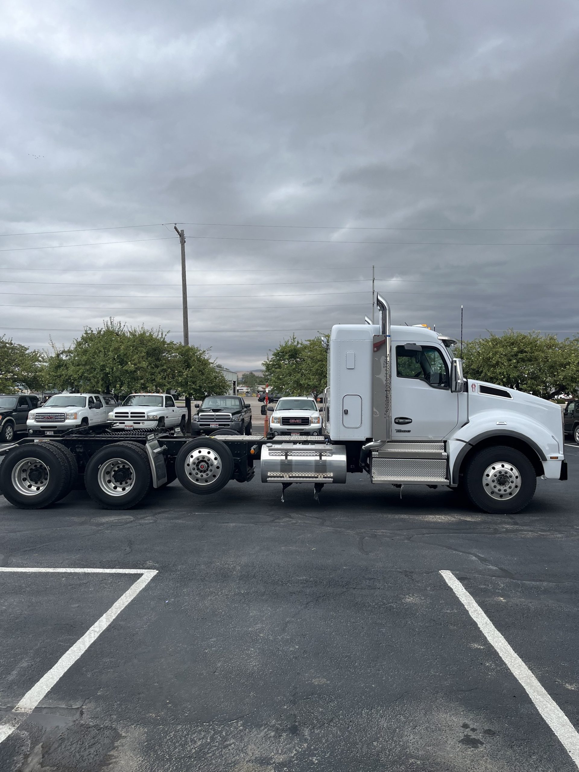 2025 Kenworth T880 - image 4 of 6