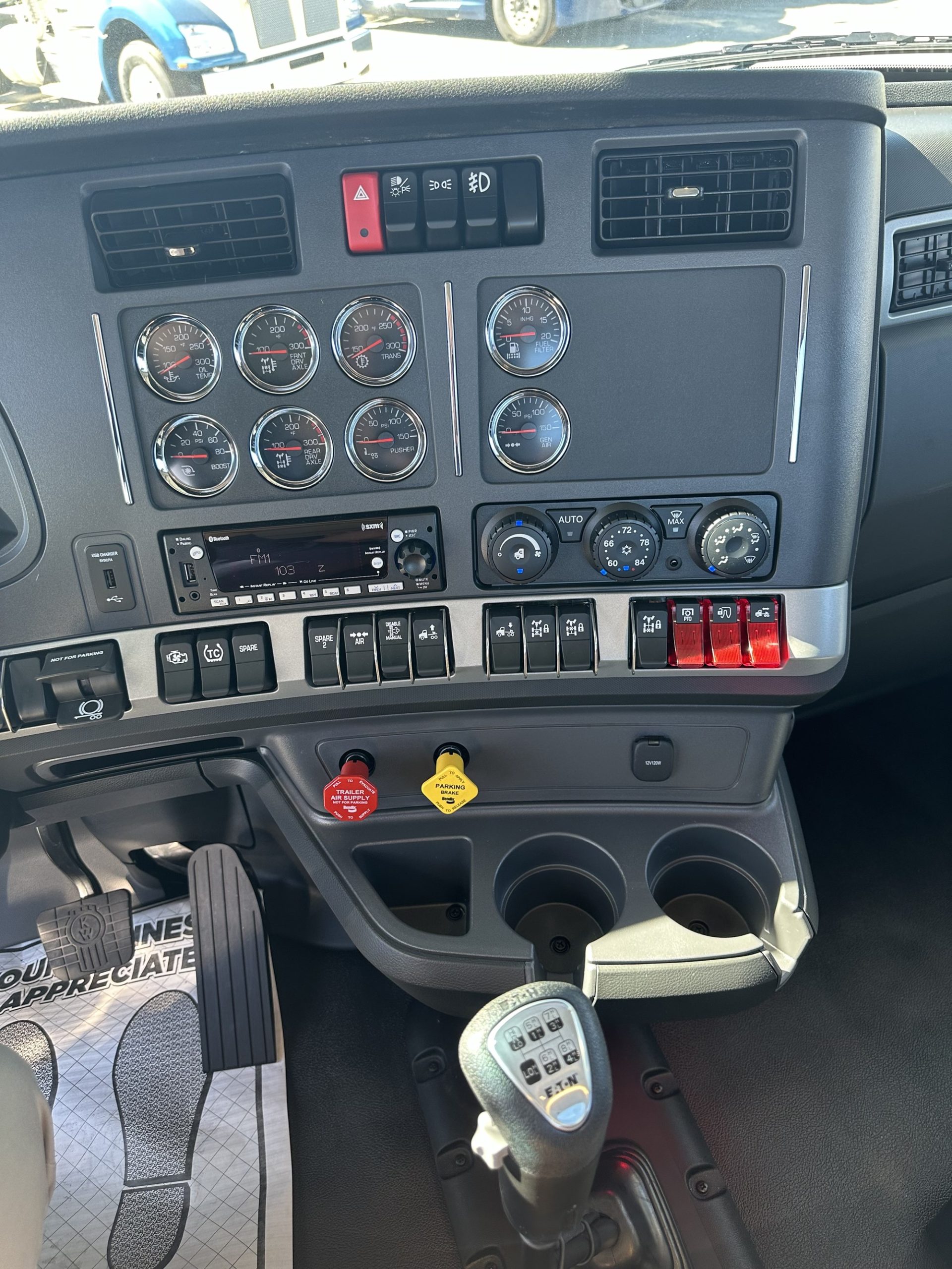 2025 Kenworth T880 - image 5 of 6