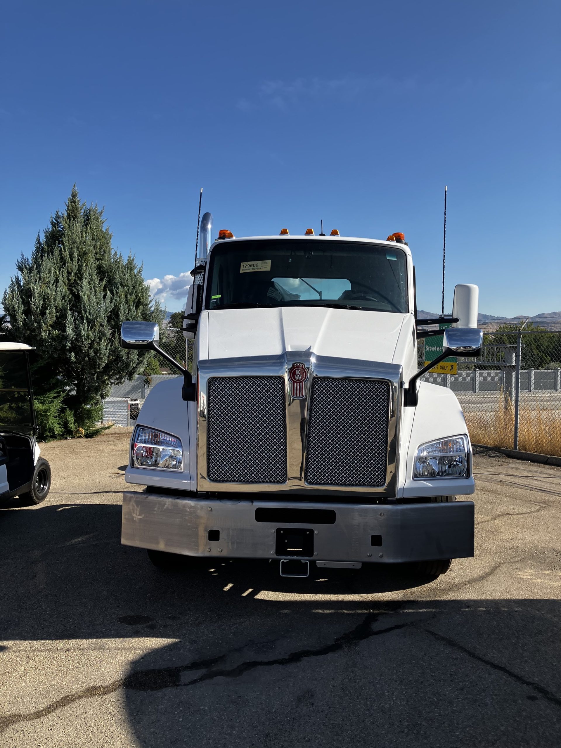 2025 Kenworth T880 - image 2 of 5