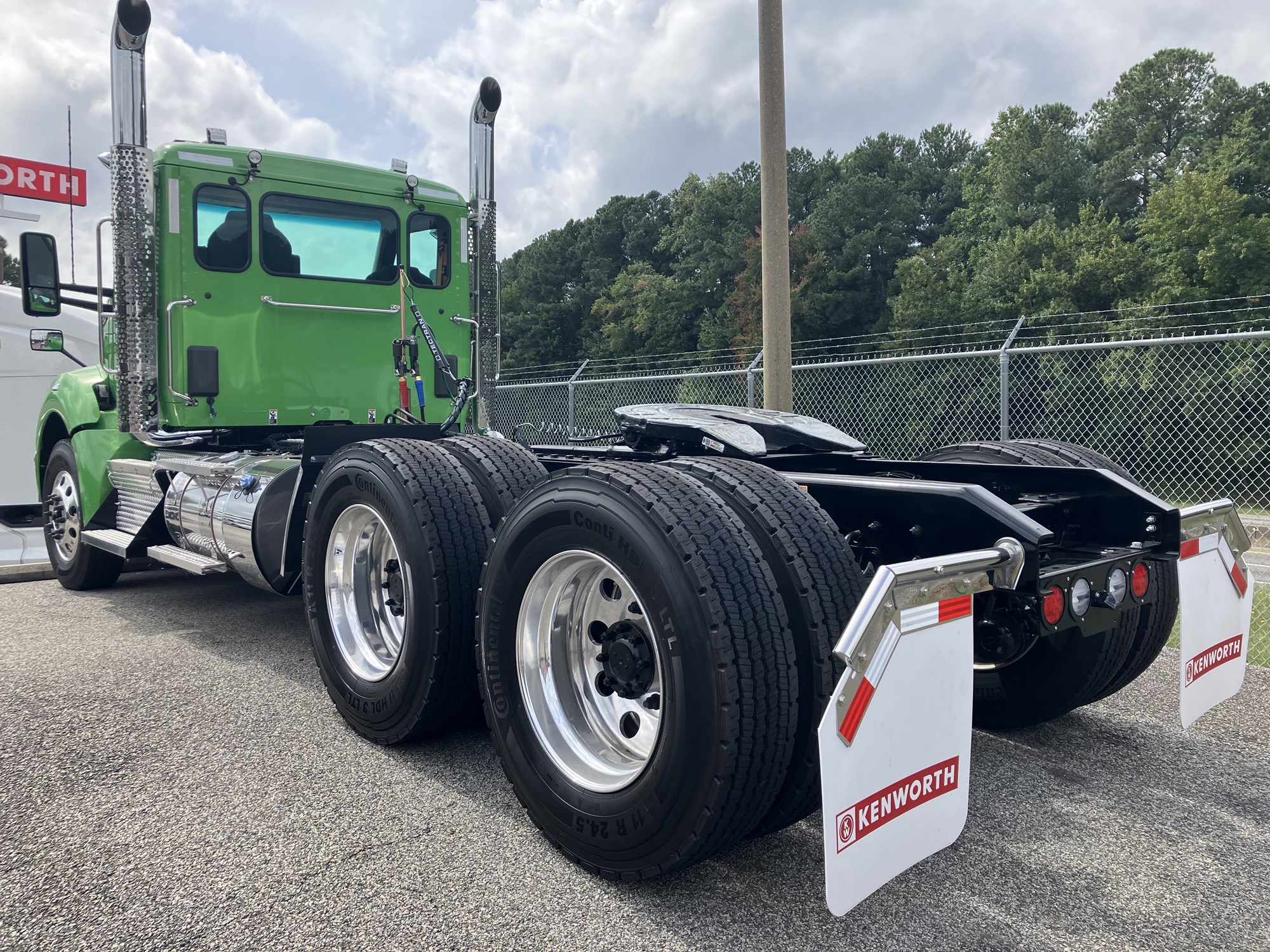 2025 Kenworth T880 - image 6 of 6