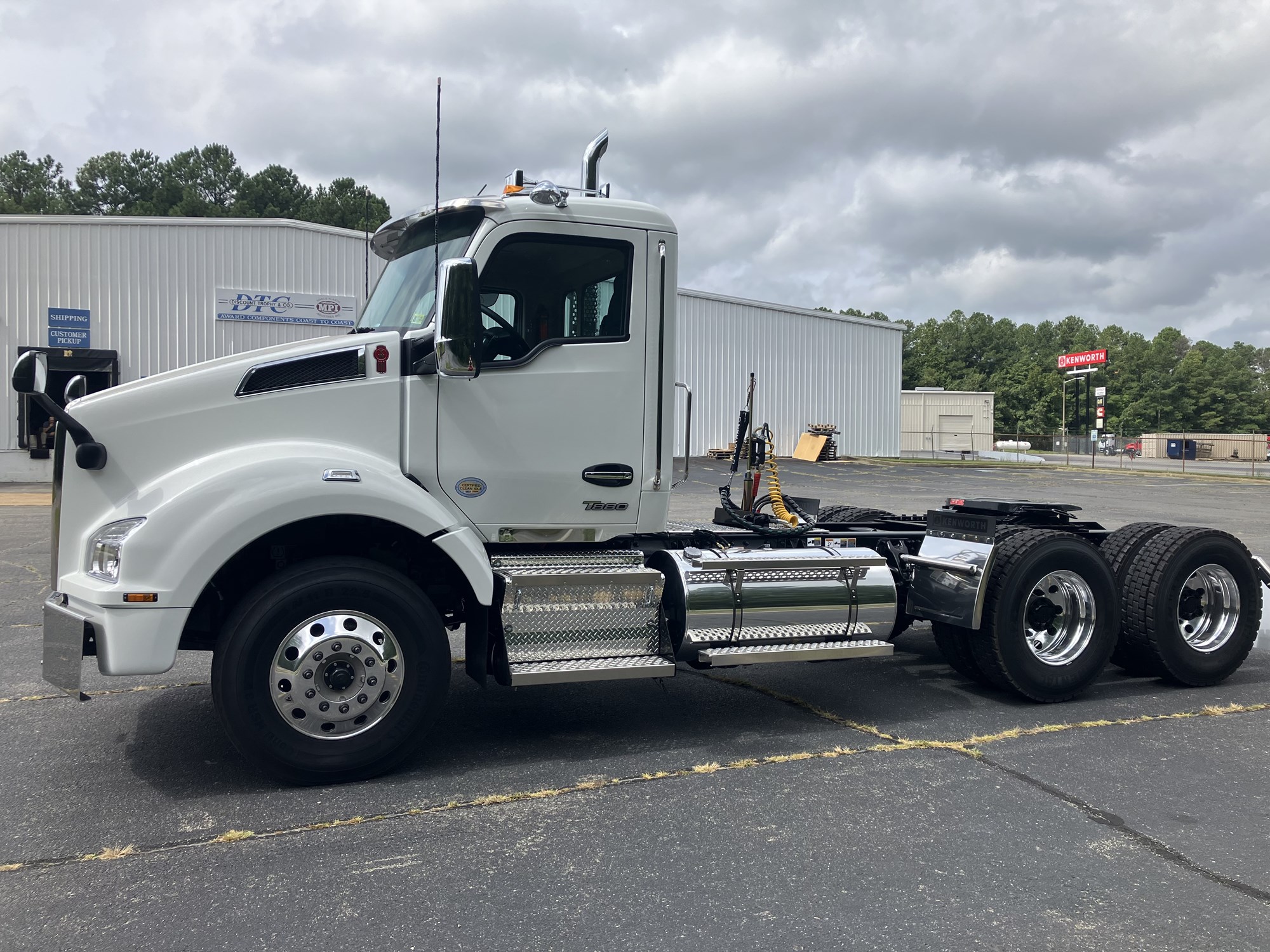 2025 Kenworth T880 - image 3 of 6