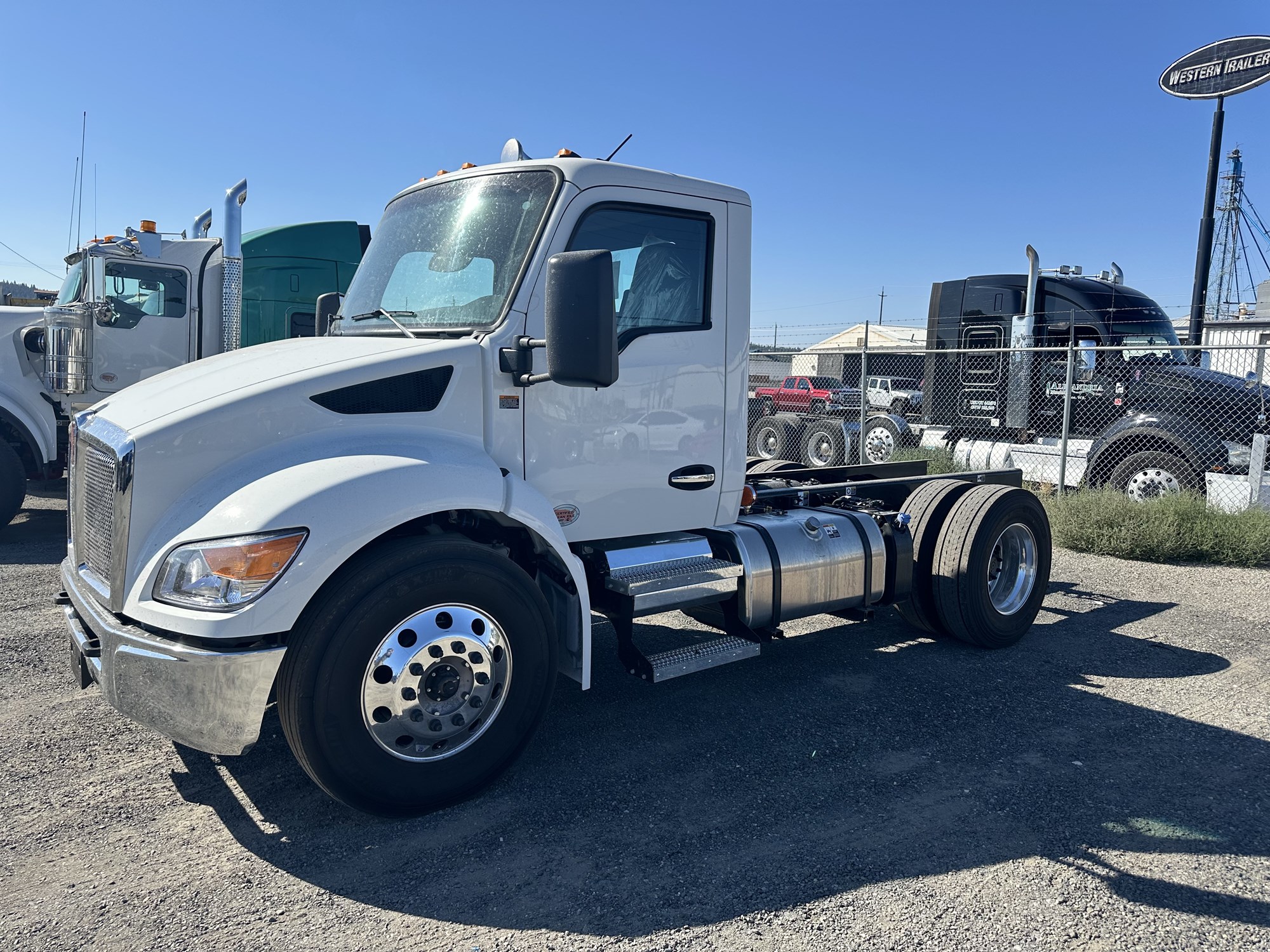 2025 Kenworth T380 - image 1 of 4