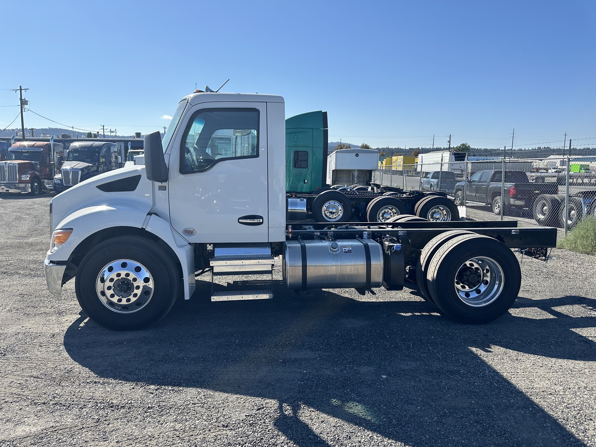 2025 Kenworth T380 - image 2 of 4