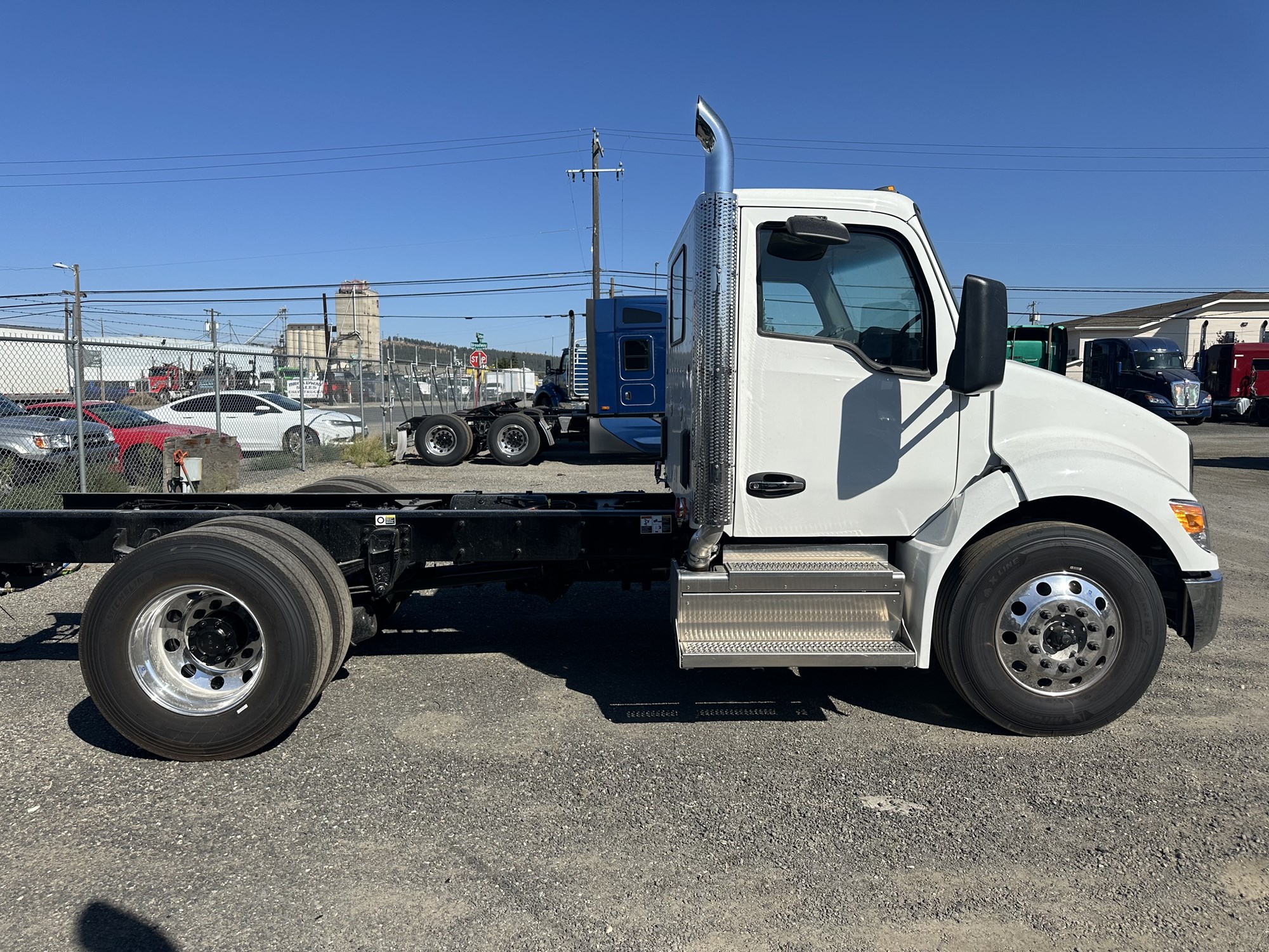 2025 Kenworth T380 - image 4 of 4