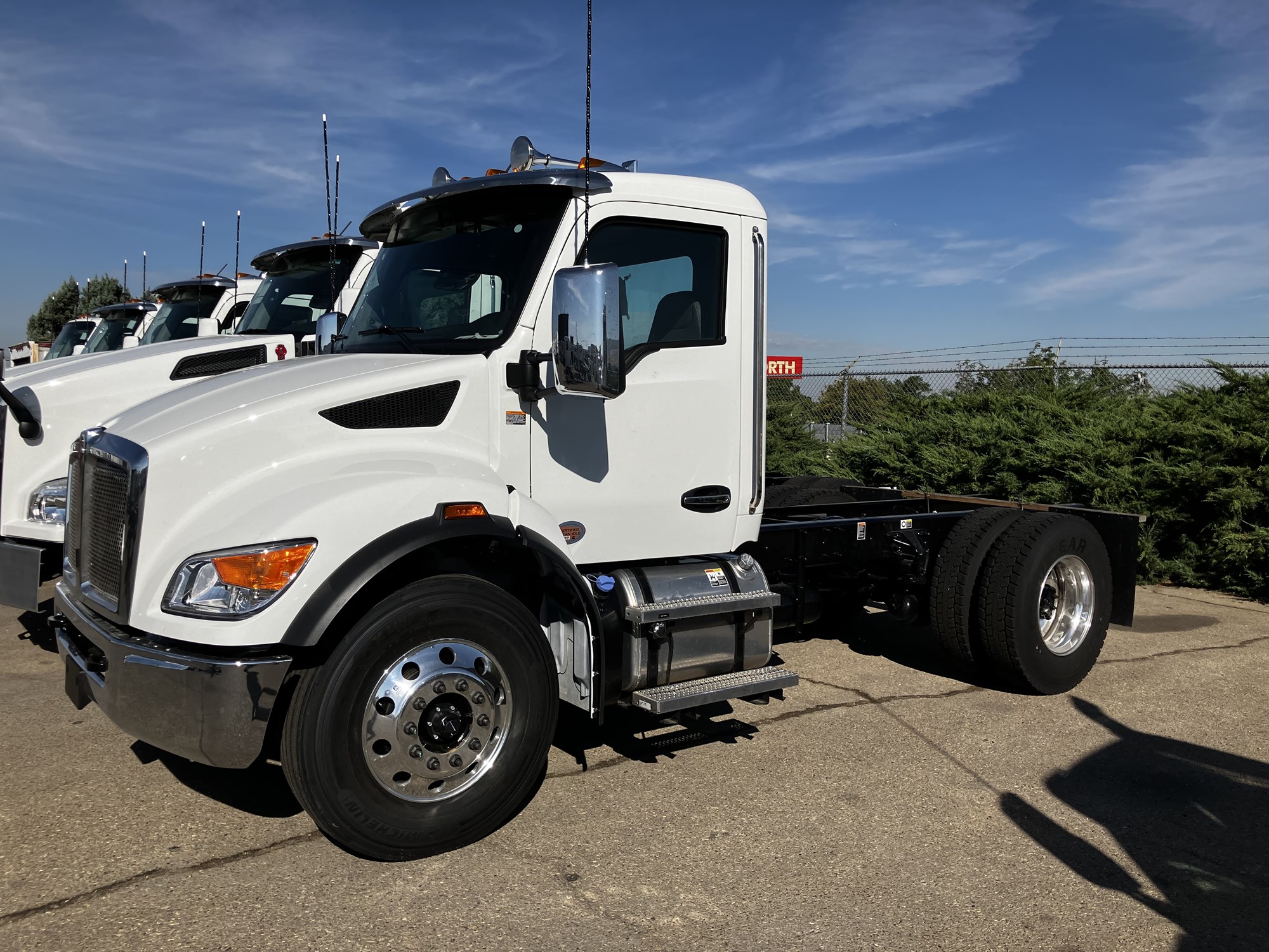 2025 Kenworth T280 - image 1 of 5