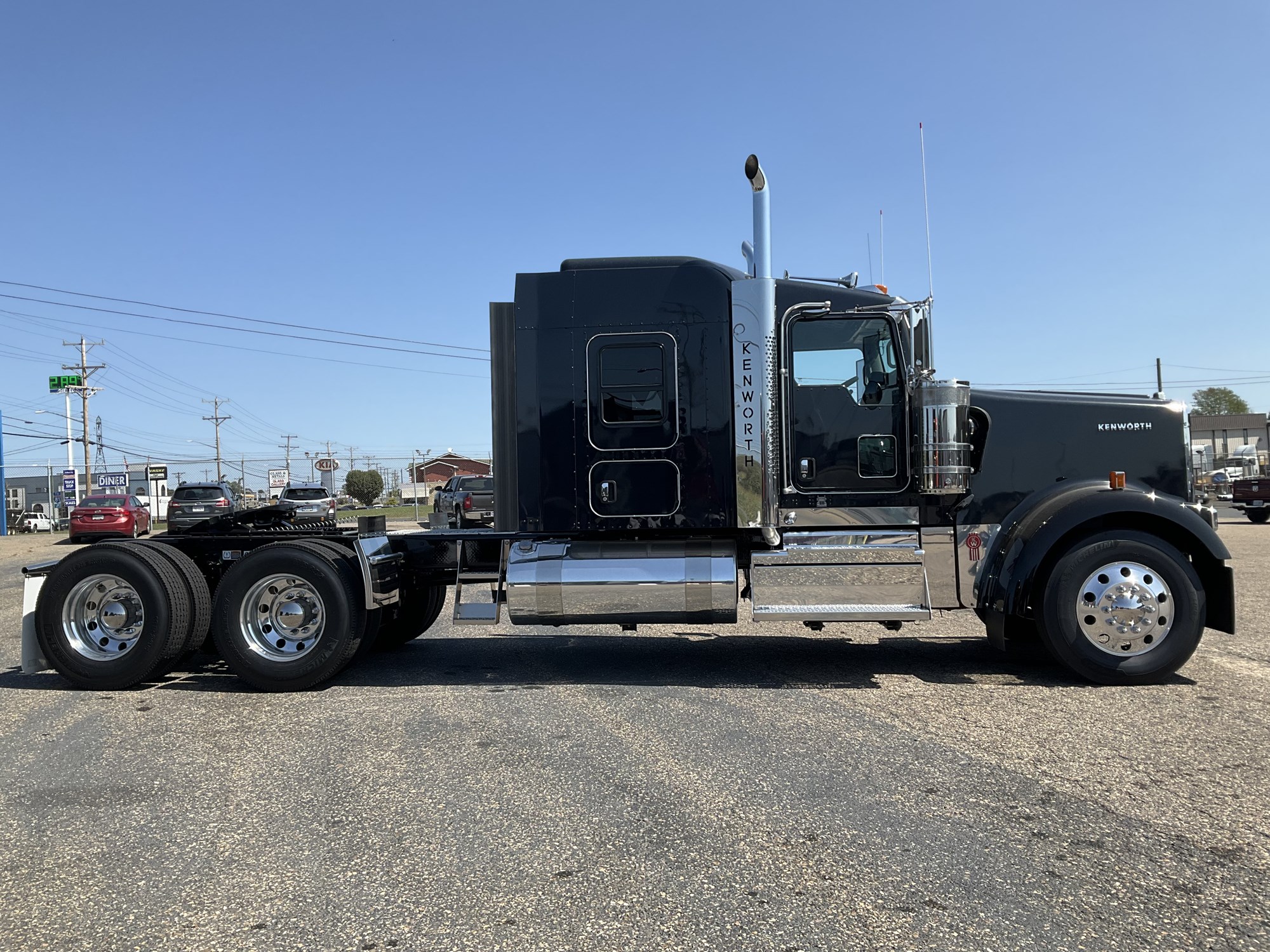 2025 Kenworth W900L - image 5 of 6