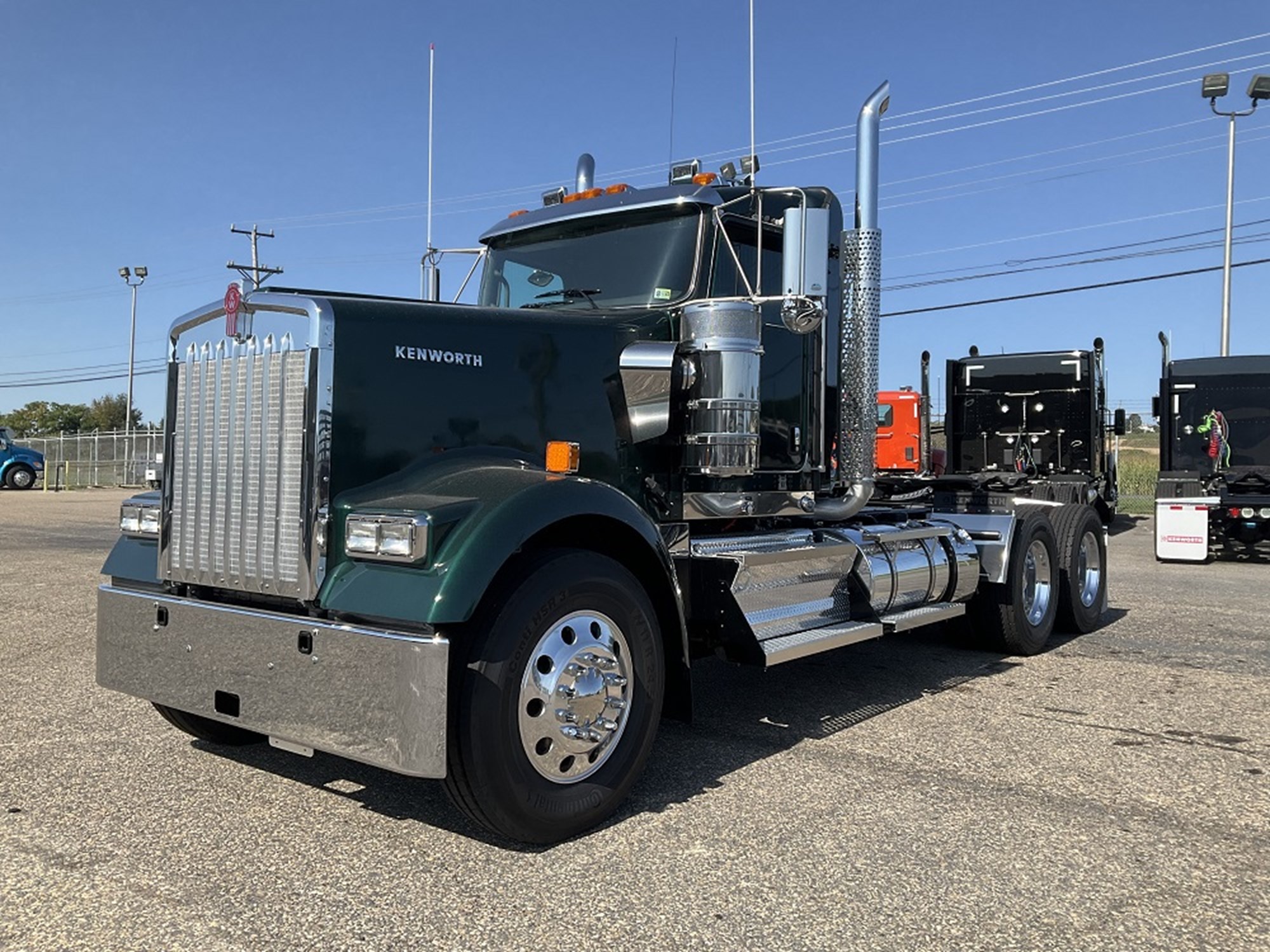 2025 Kenworth W900B - image 1 of 6