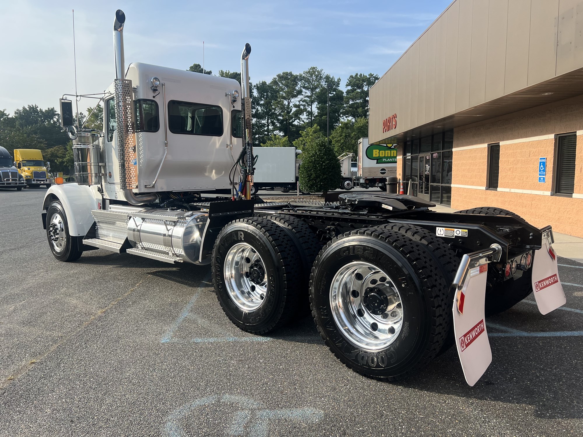 2025 Kenworth W900B - image 6 of 6