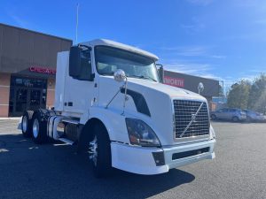 2012 Volvo VNL 300 CN541922U-01