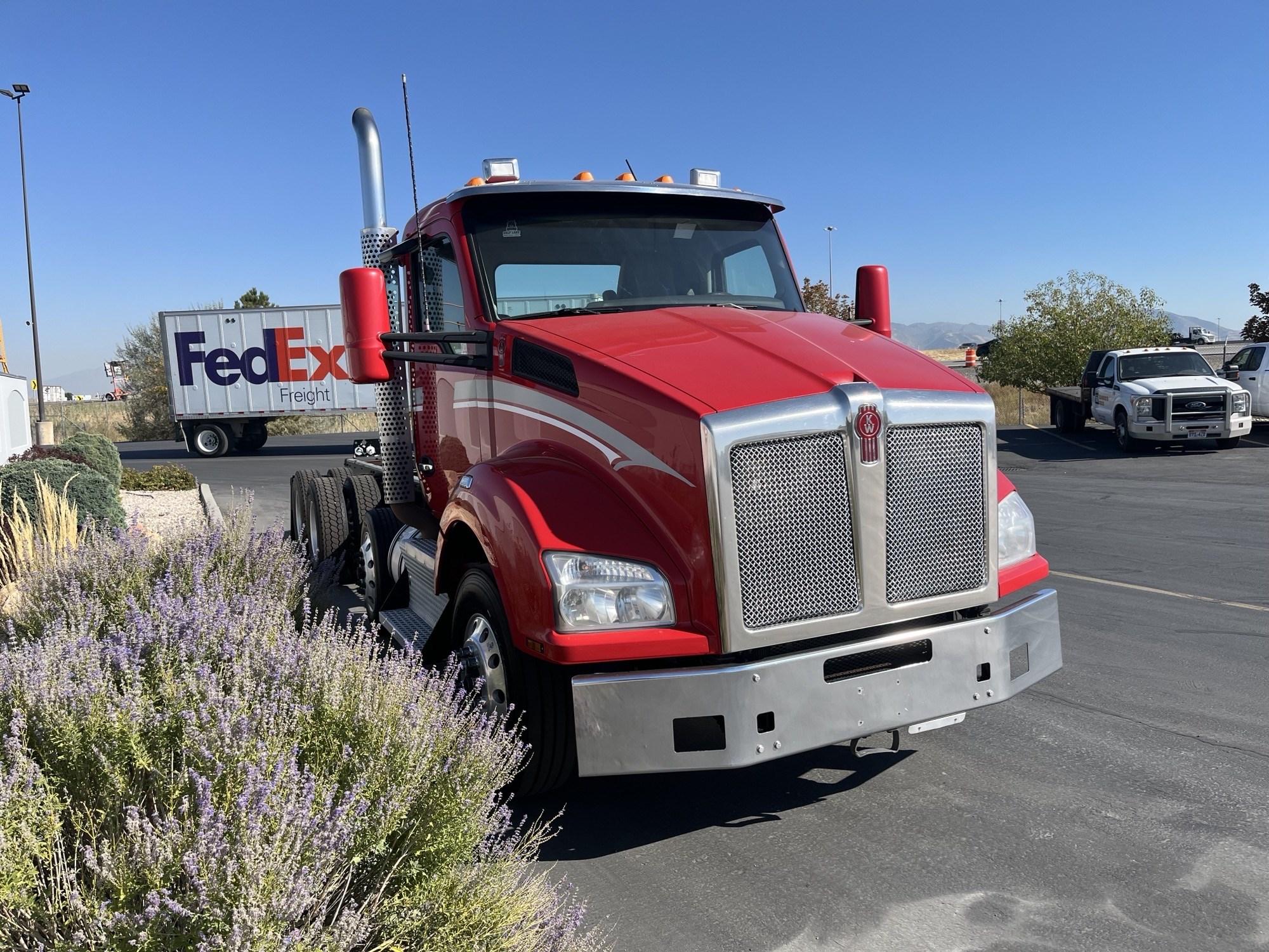 2016 Kenworth T880 - image 2 of 6