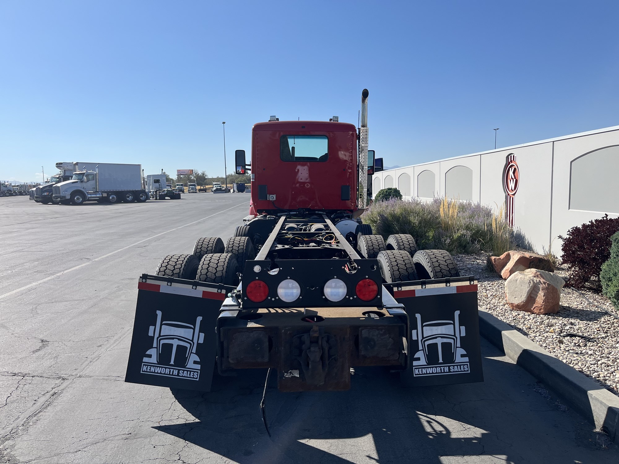 2016 Kenworth T880 - image 5 of 6