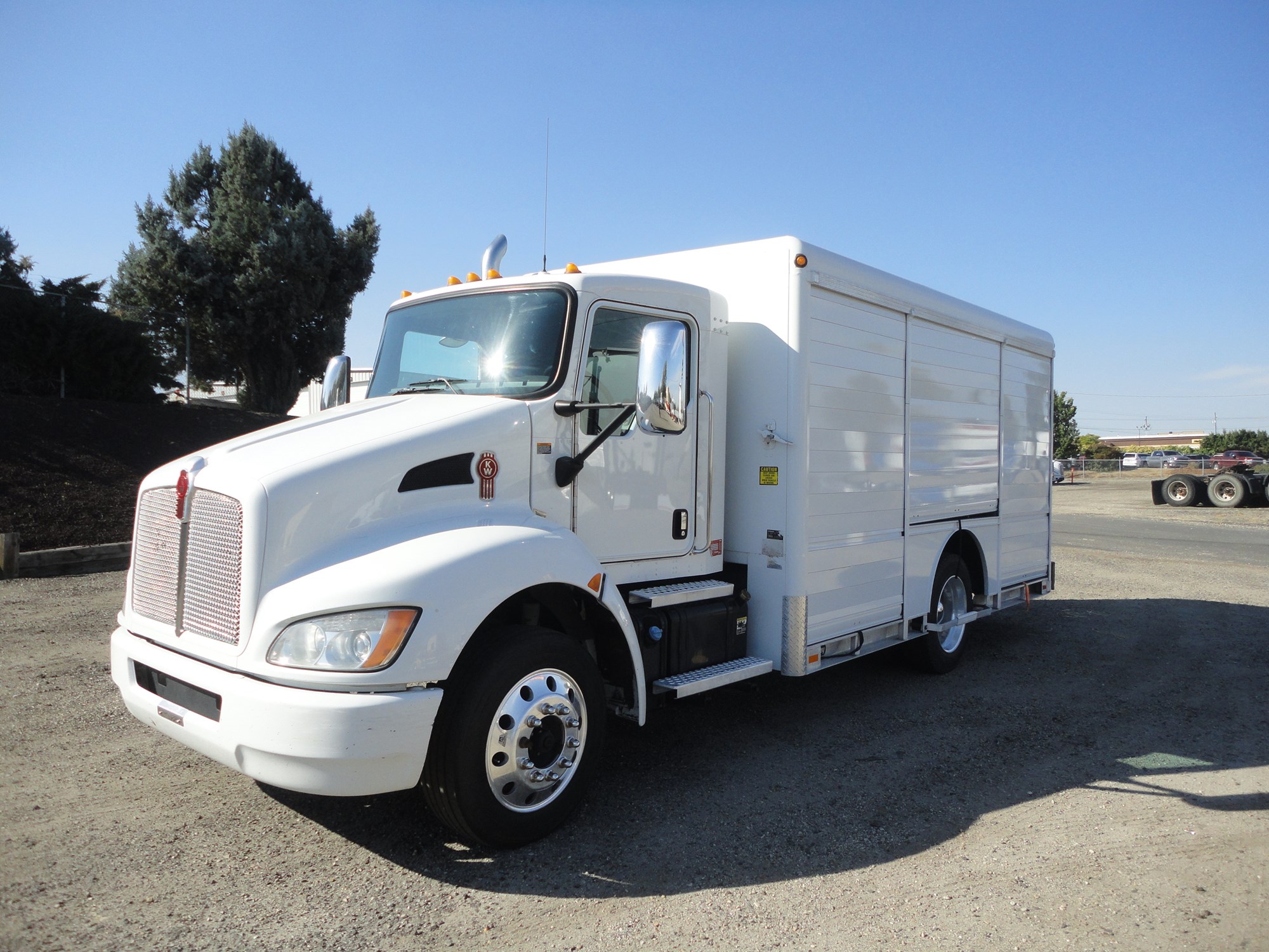 2017 Kenworth T270 - image 1 of 6