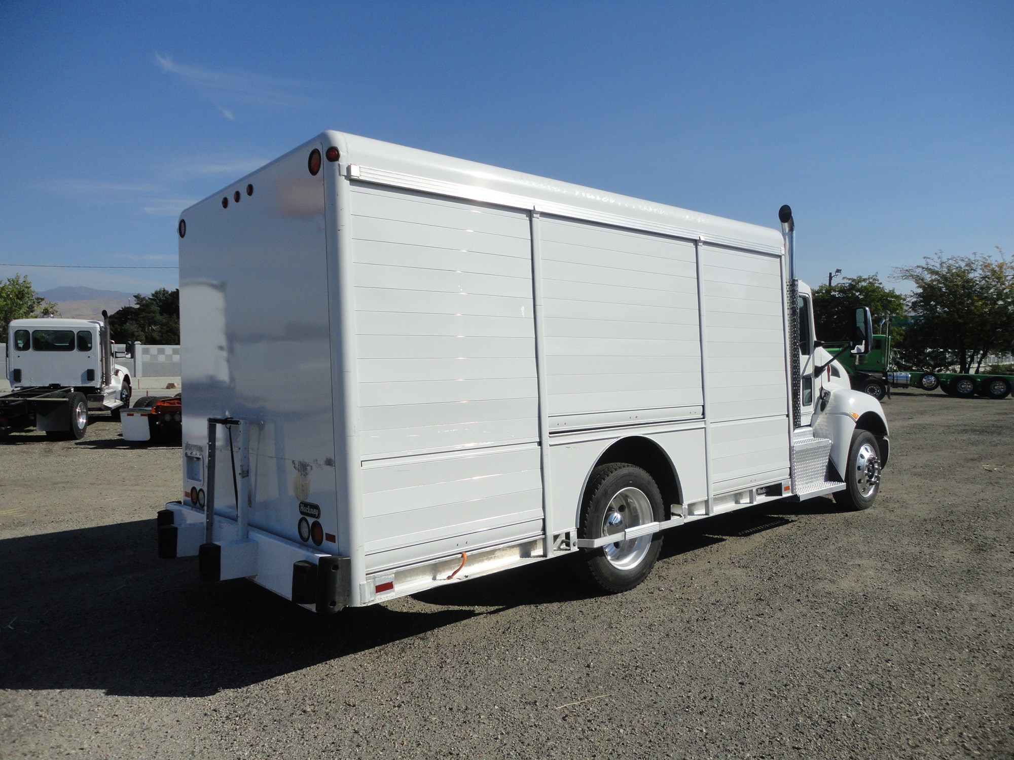 2017 Kenworth T270 - image 5 of 6