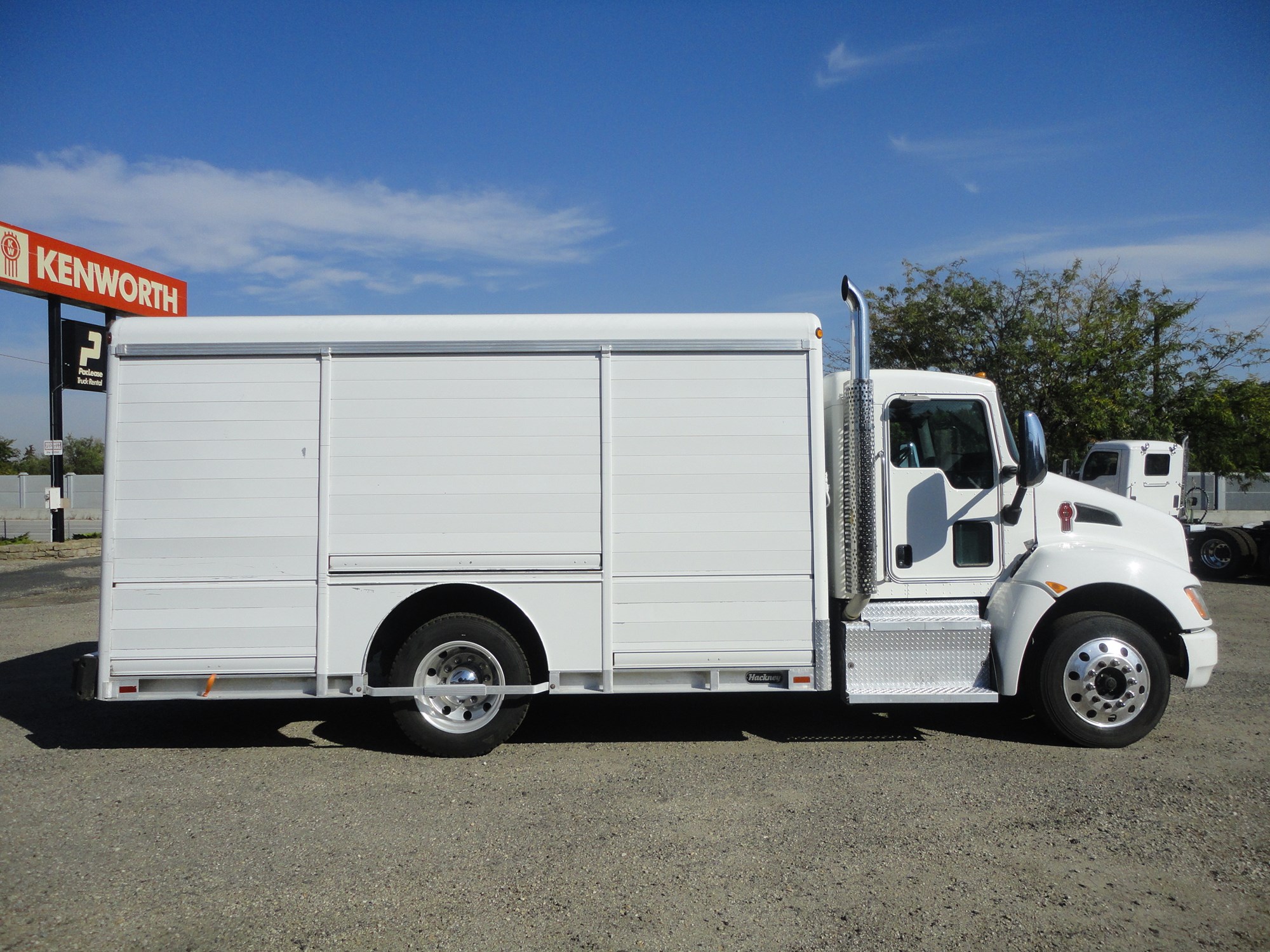 2017 Kenworth T270 - image 6 of 6