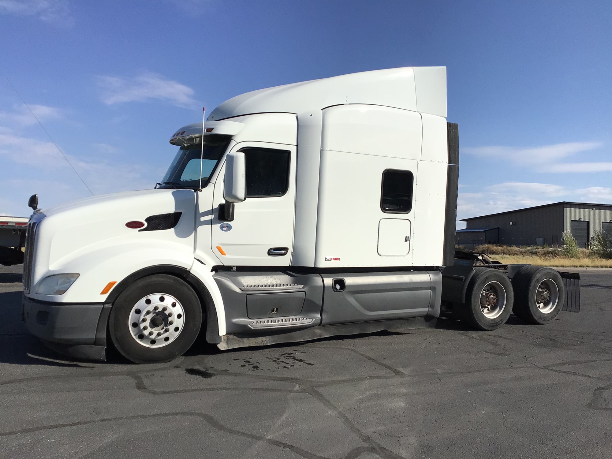 2018 Peterbilt 579 - image 1 of 6