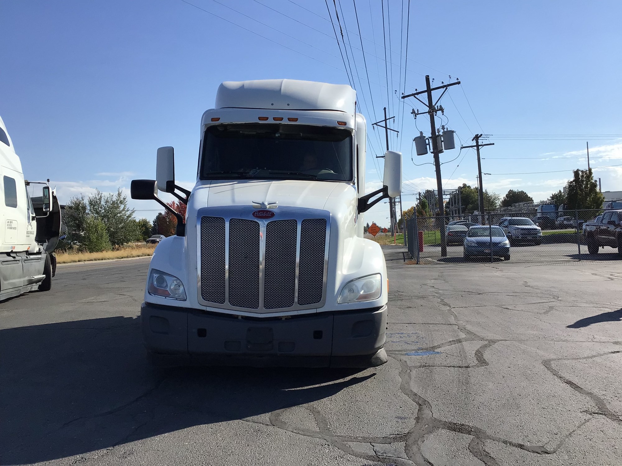 2018 Peterbilt 579 - image 2 of 6