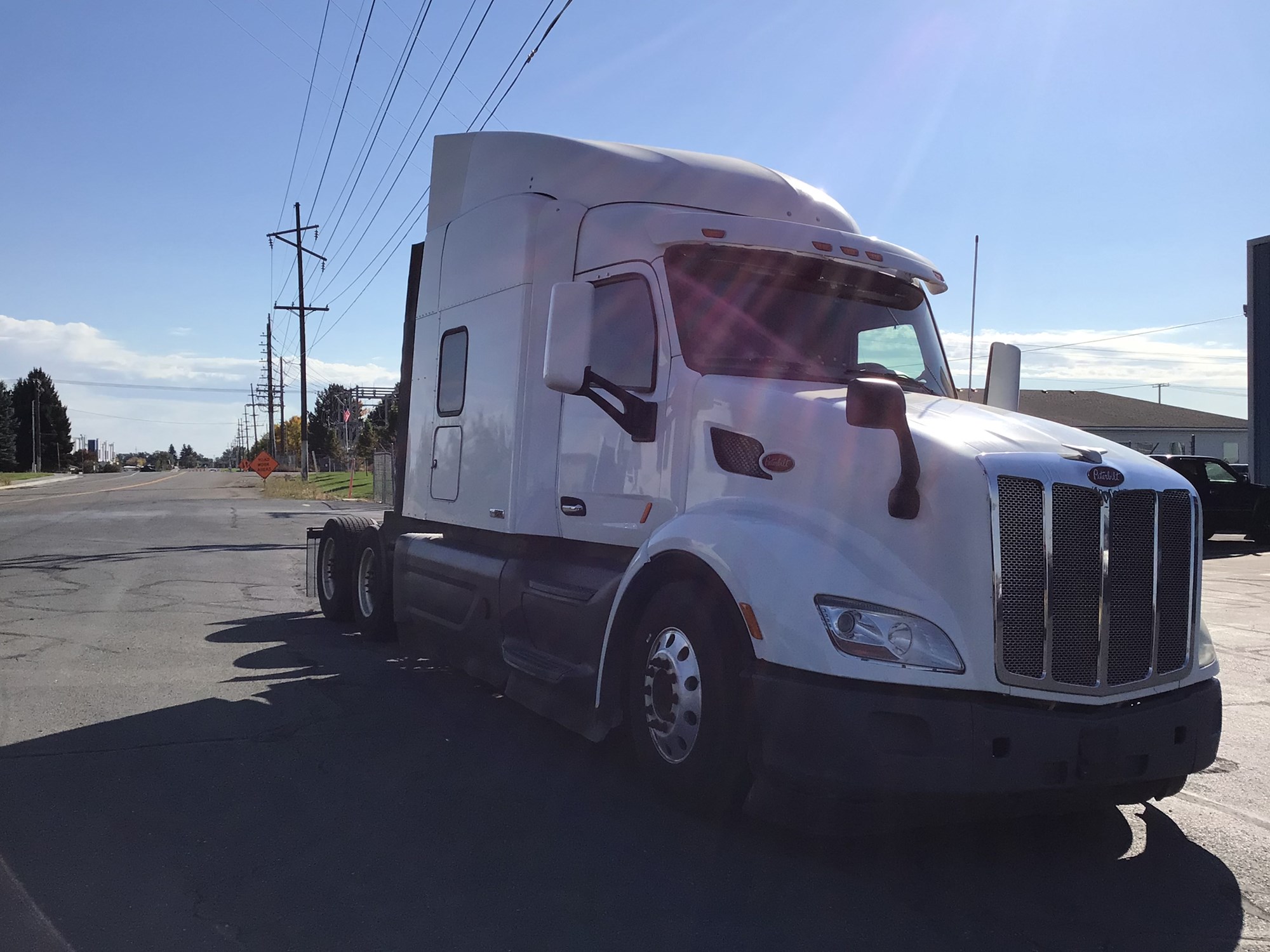 2018 Peterbilt 579 - image 3 of 6