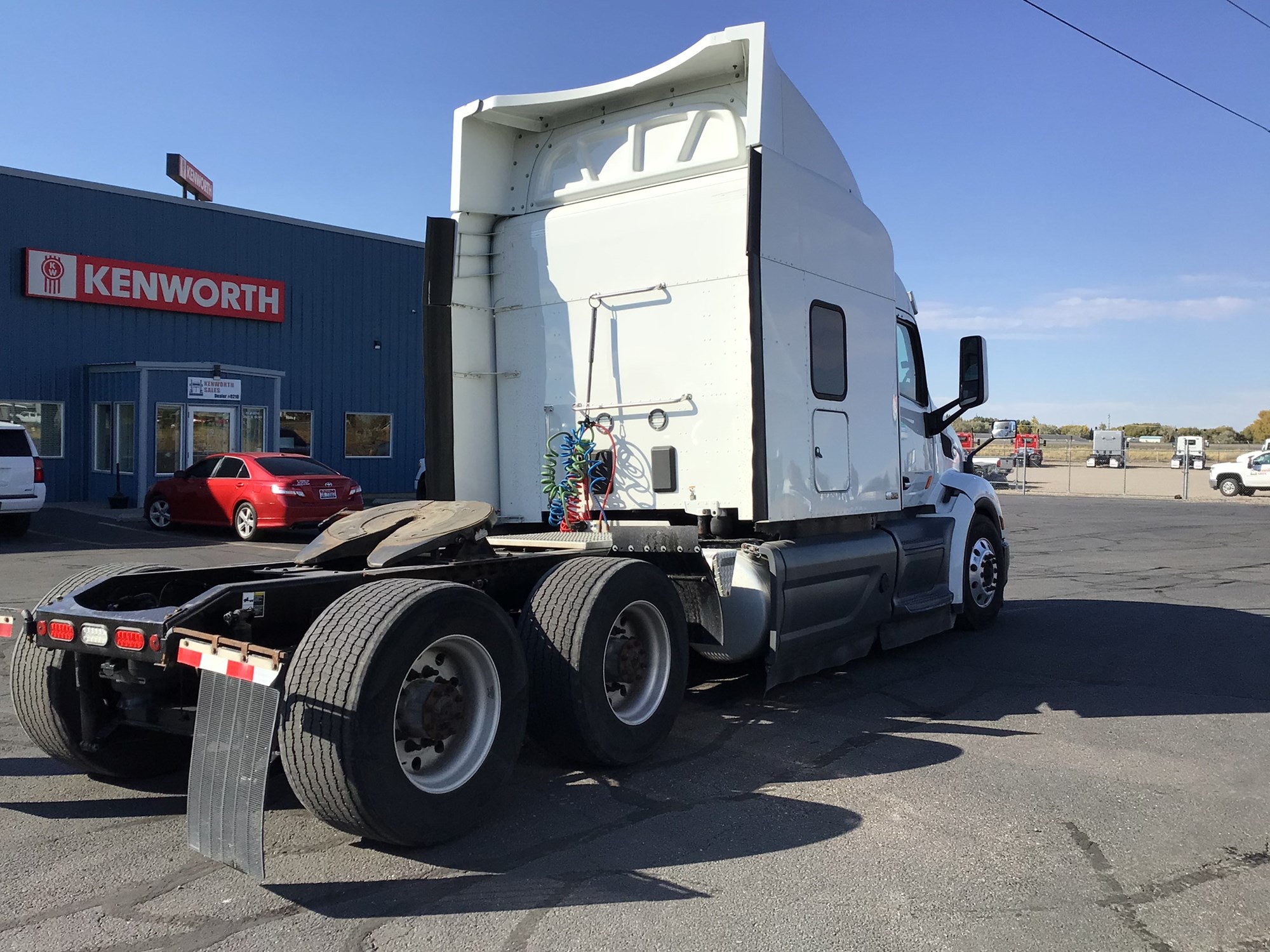 2018 Peterbilt 579 - image 5 of 6