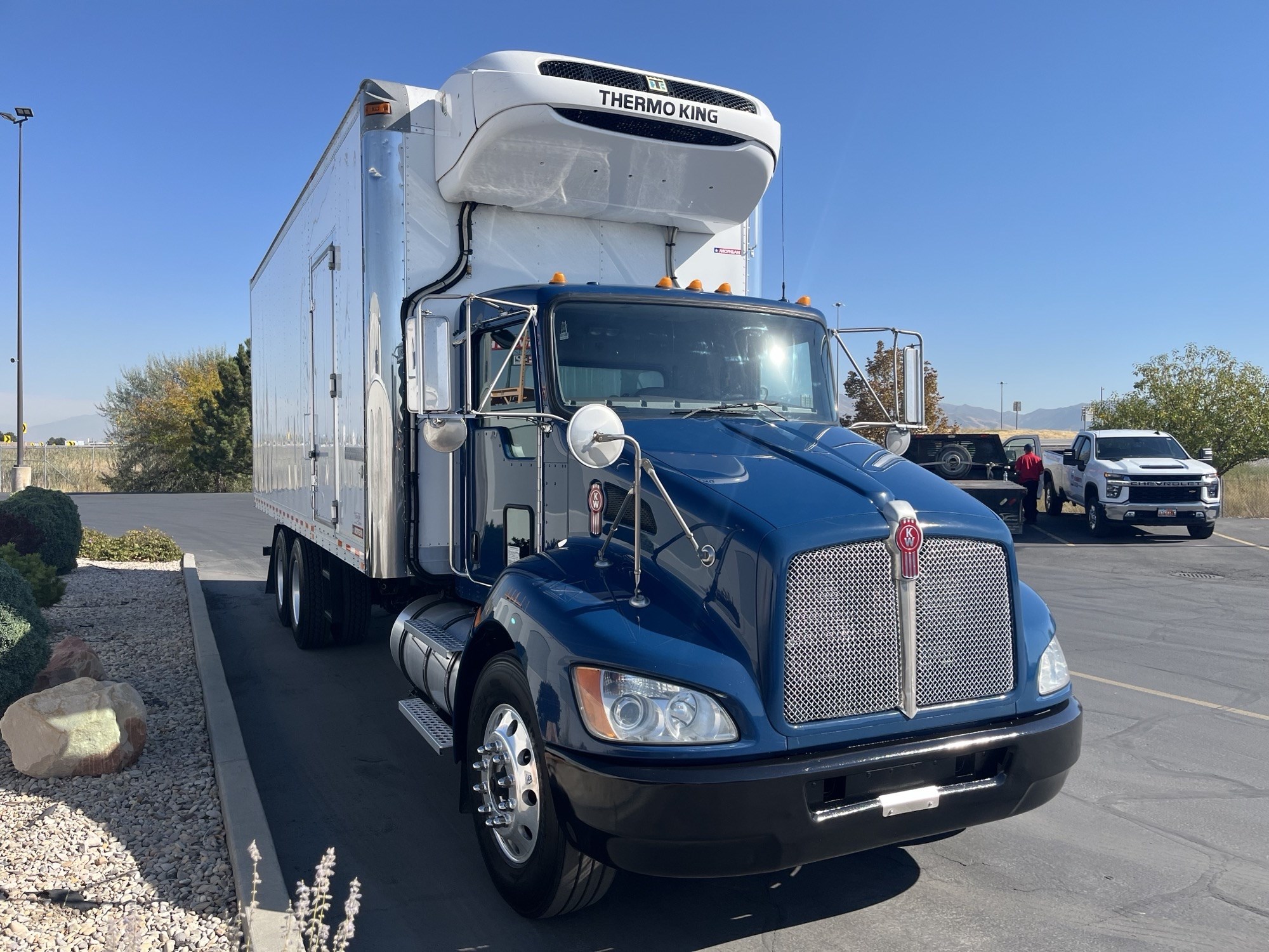 2018 Kenworth T370 - image 3 of 6