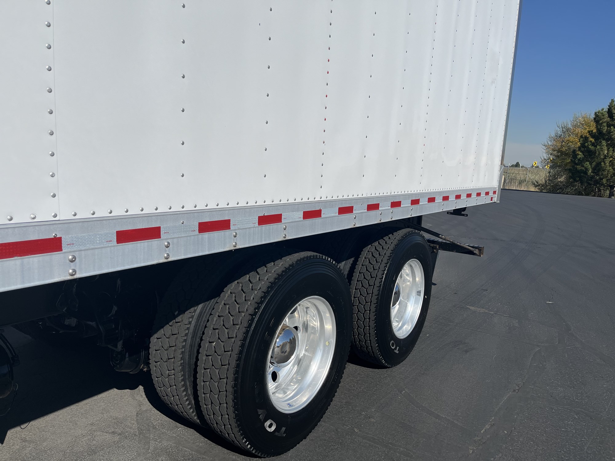 2018 Kenworth T370 - image 4 of 6