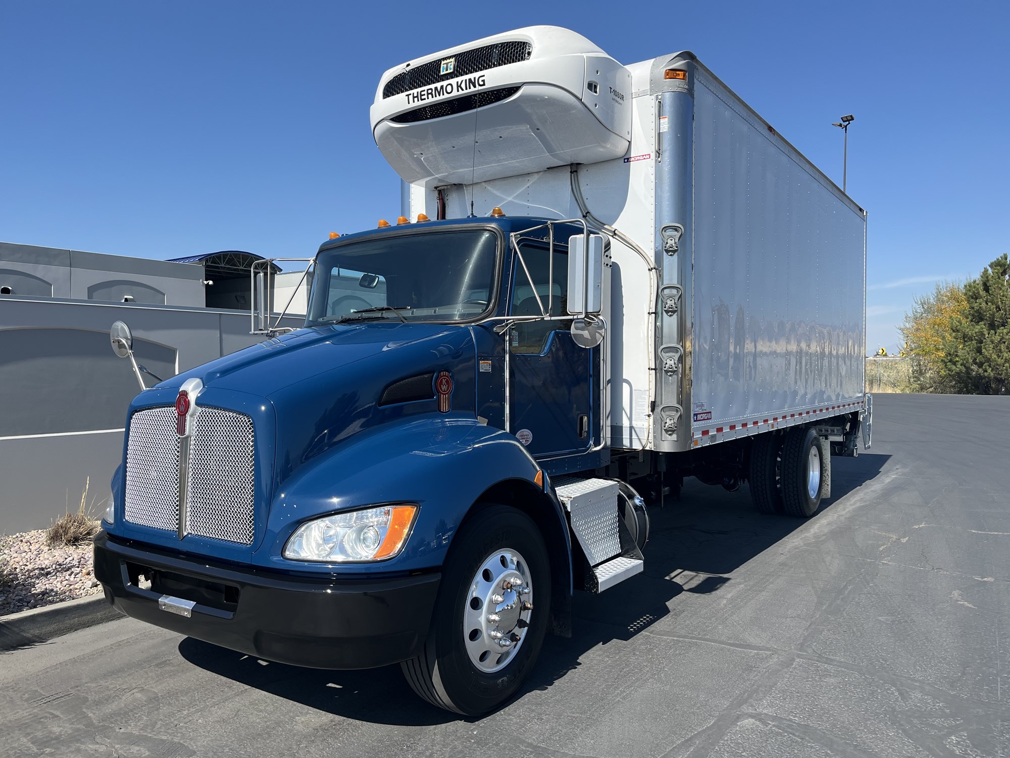 2018 Kenworth T370 - image 2 of 6