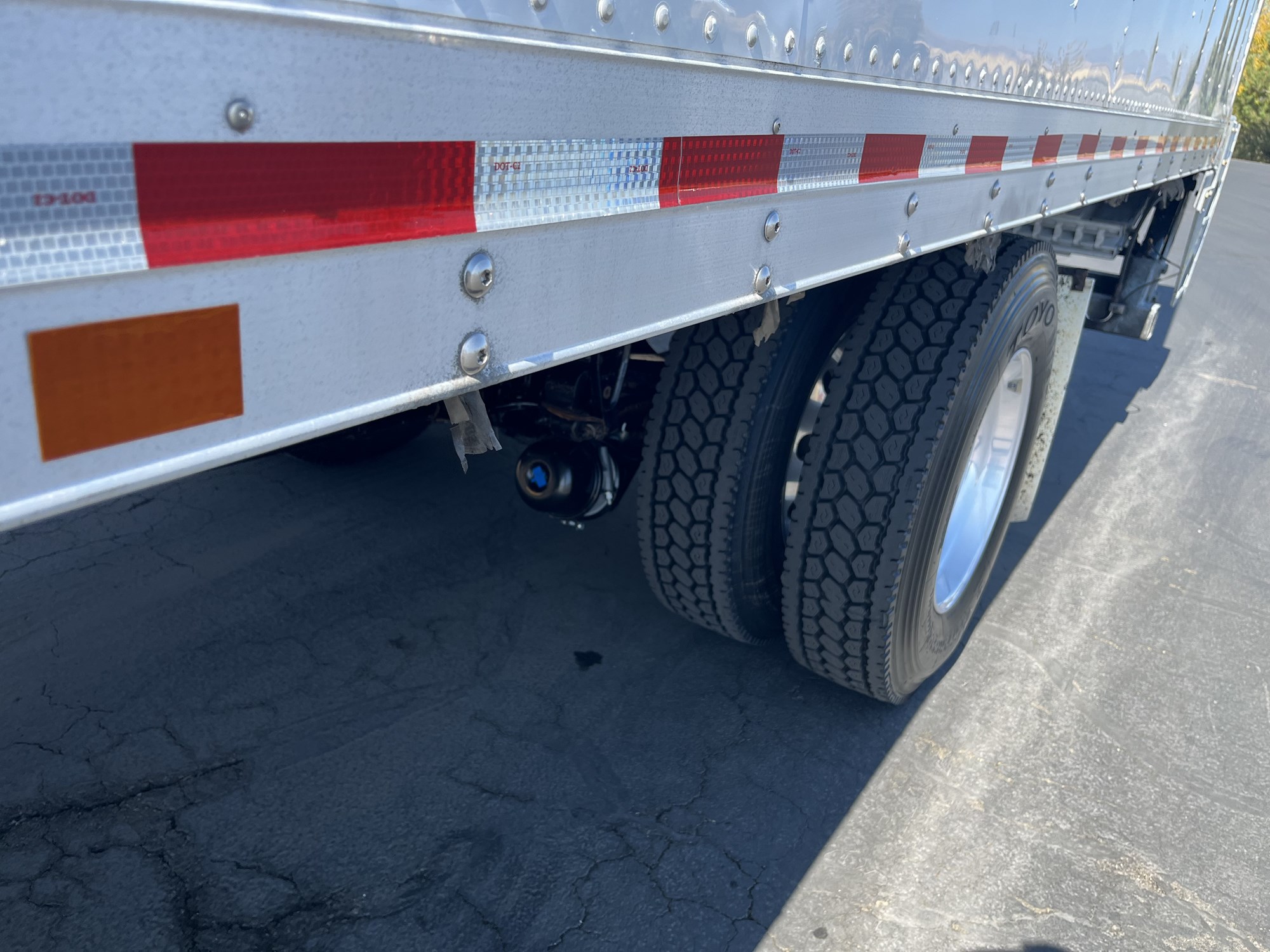 2018 Kenworth T370 - image 5 of 6