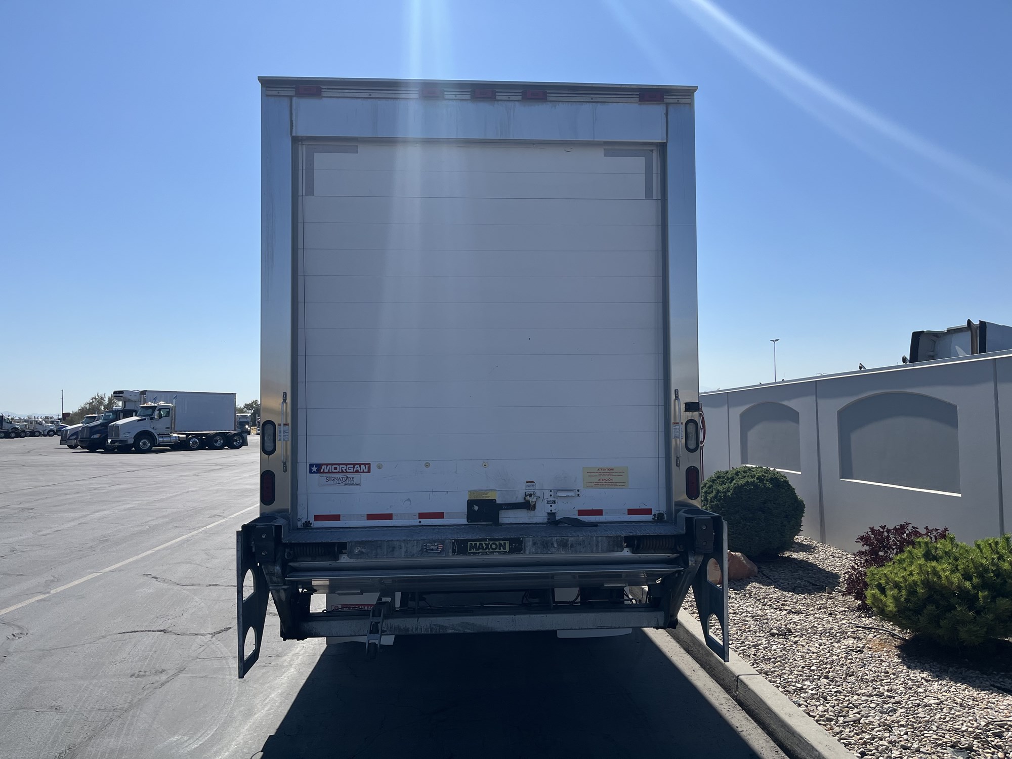 2018 Kenworth T370 - image 6 of 6