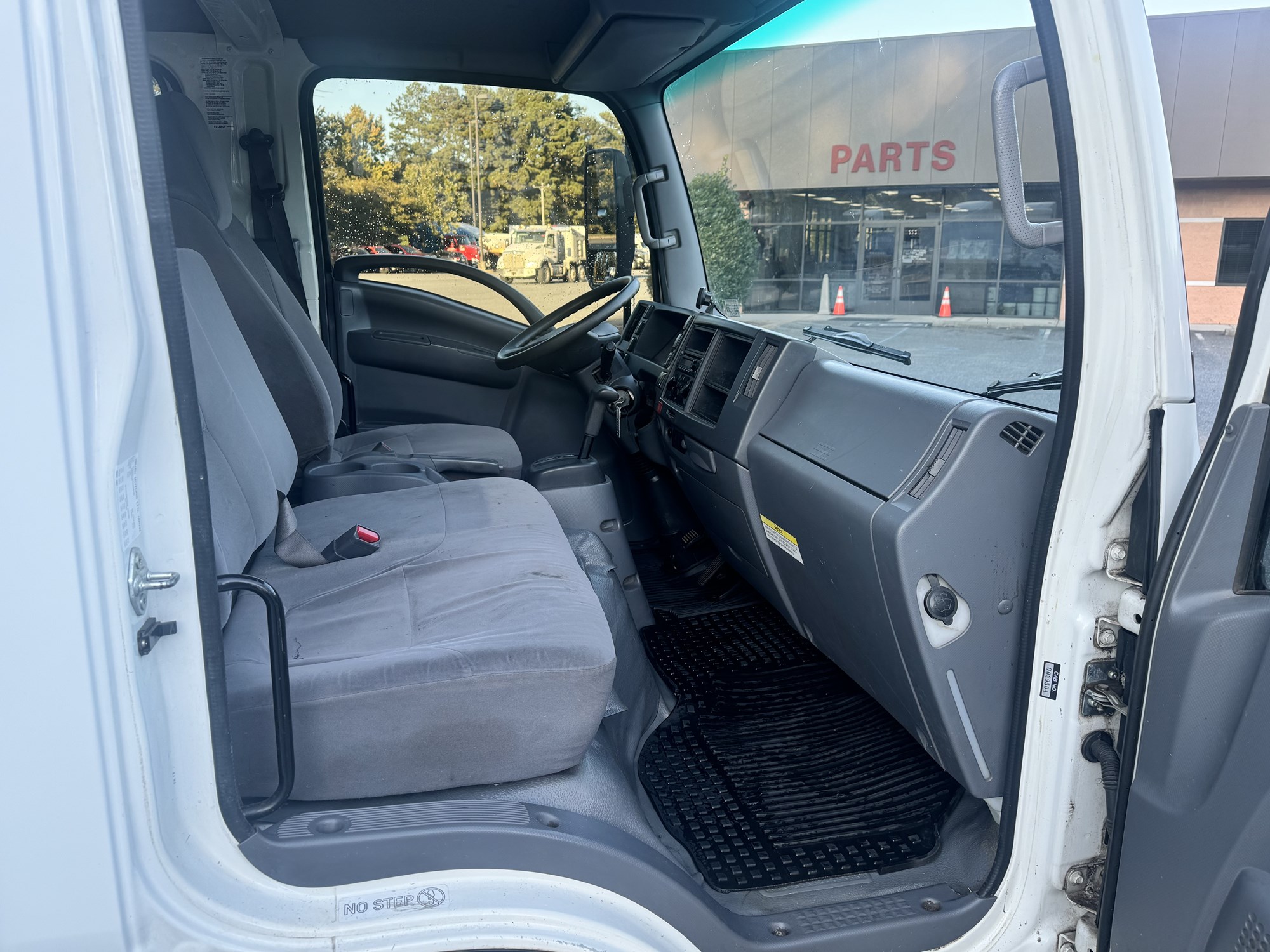 2018 Isuzu NPR - image 6 of 6