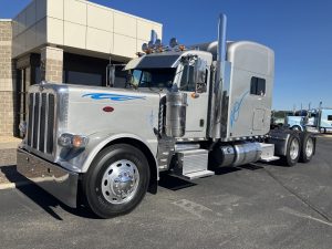 2020 Peterbilt 389 KD610969U-01